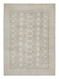 Handgefertigter Teppich im Khotan-Stil von Teppich & Kilim in Beigegrau mit Granatapfelmuster
