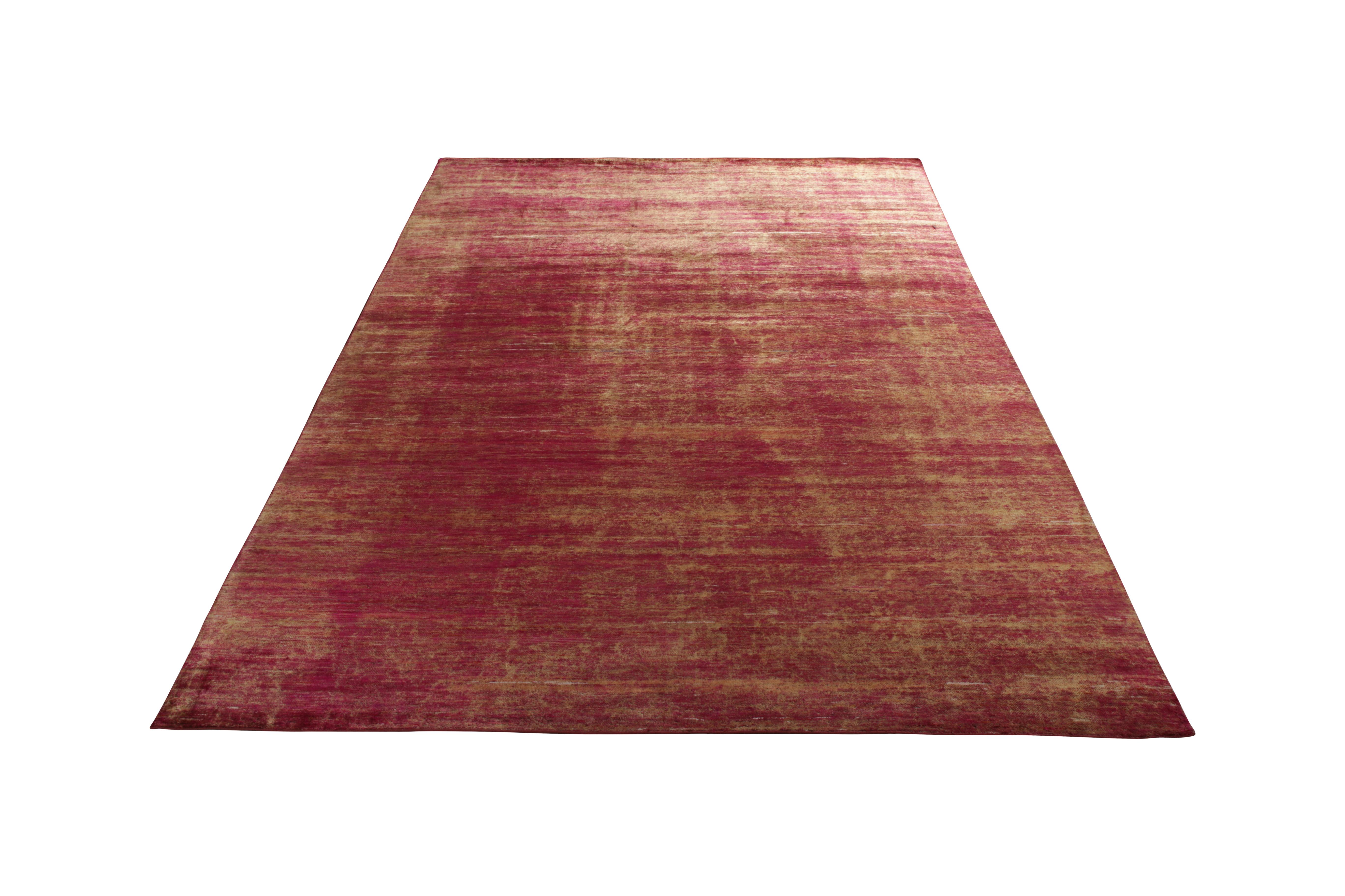 From Rug & Kilim’s Texture of Color collection, this contemporary rug innovates the concept of open field rugs and plain rug designs with subtle variations in color and craft. The luxurious hand knotted silk brings out the particularly bold play of
