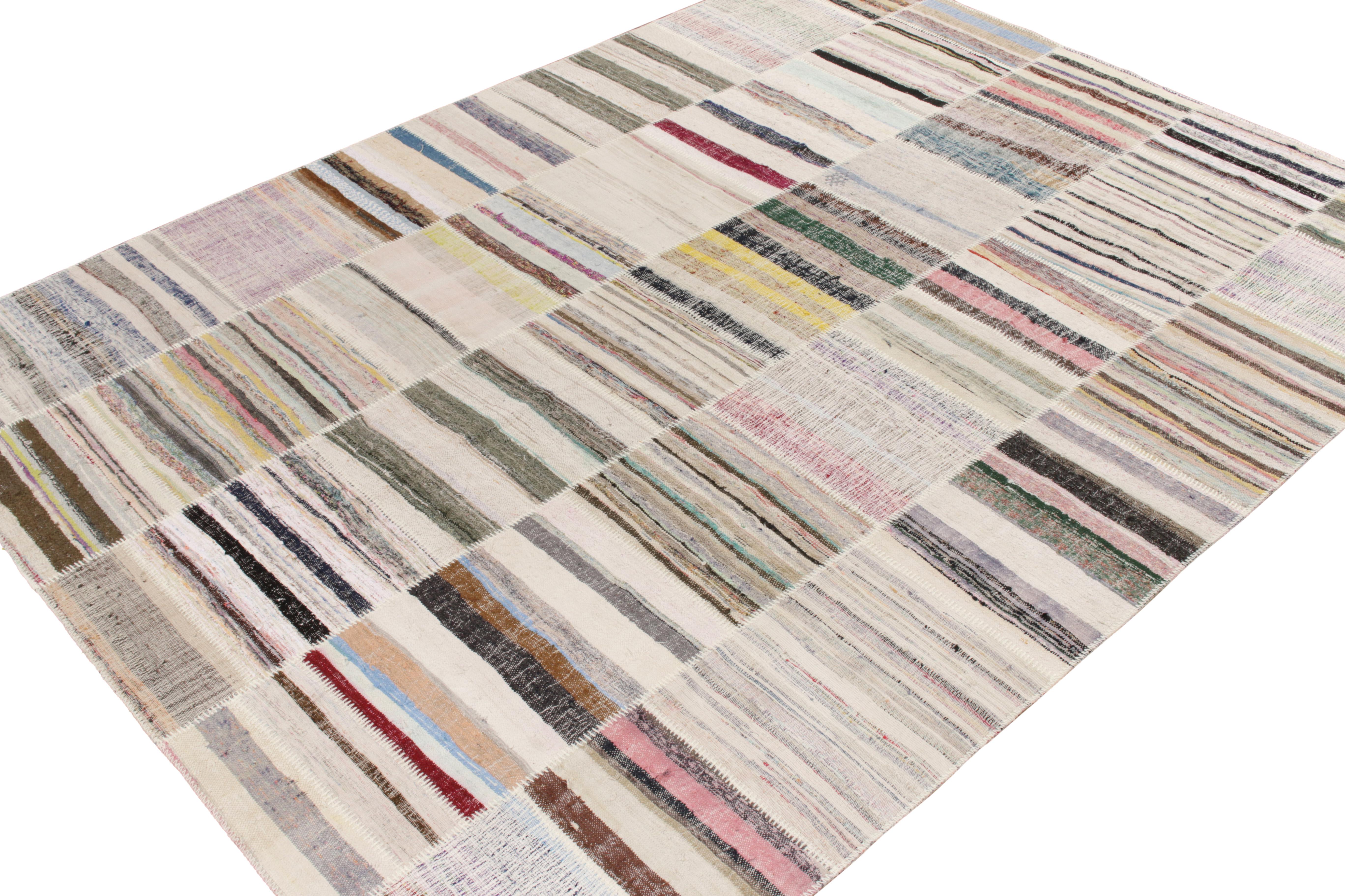 Rug & Kilim's handgewebter moderner Patchwork-Kilimteppich in mehrfarbiger Streifung (Moderne) im Angebot