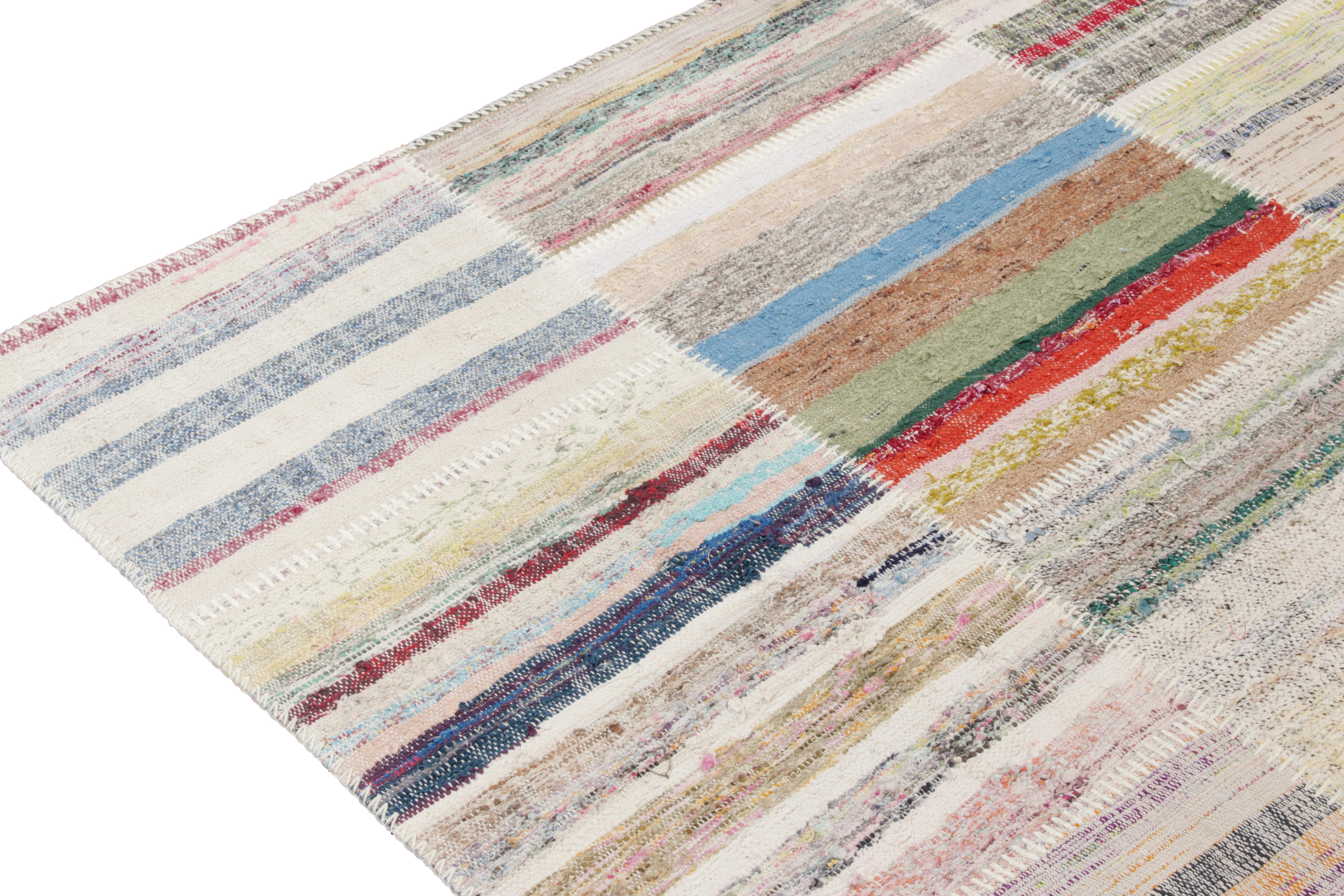 Rug & Kilim's handgewebter moderner Patchwork-Kilimteppich in mehrfarbiger Streifung (Türkisch) im Angebot
