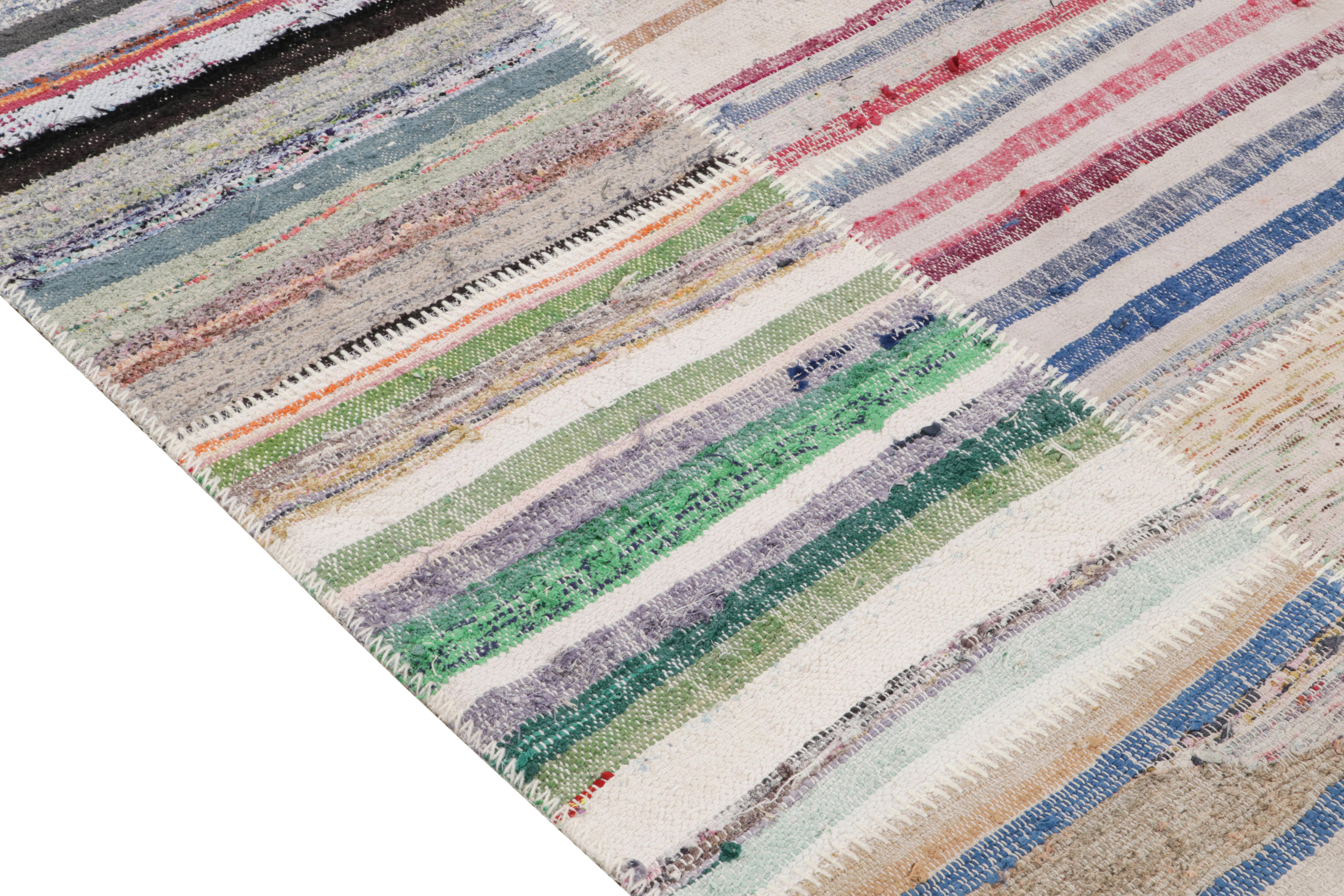 Rug & Kilim's handgewebter moderner Patchwork-Kilimteppich in mehrfarbiger Streifung (Handgeknüpft) im Angebot