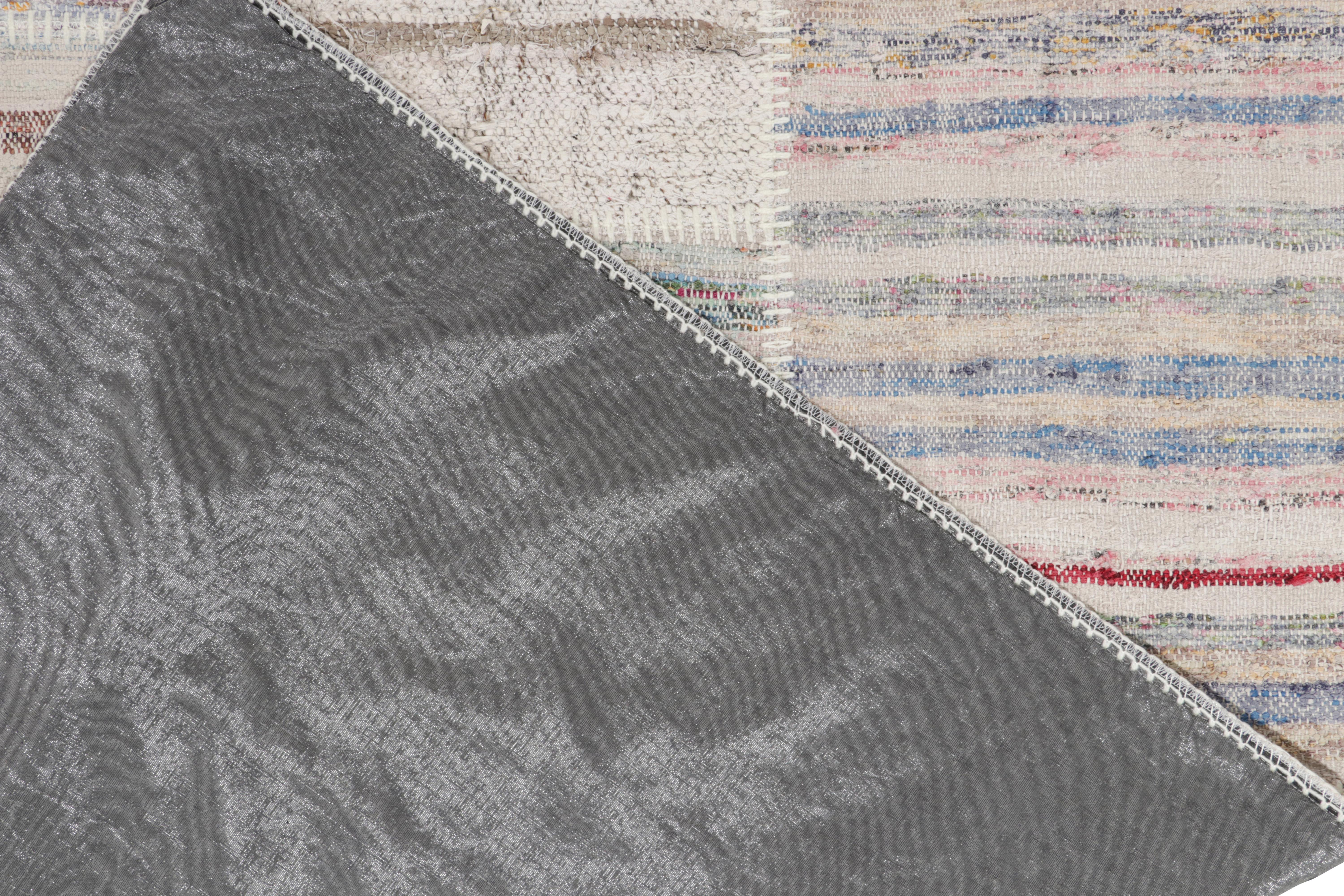Rug & Kilim's handgewebter moderner Patchwork-Kilimteppich in mehrfarbiger Streifung im Zustand „Neu“ im Angebot in Long Island City, NY