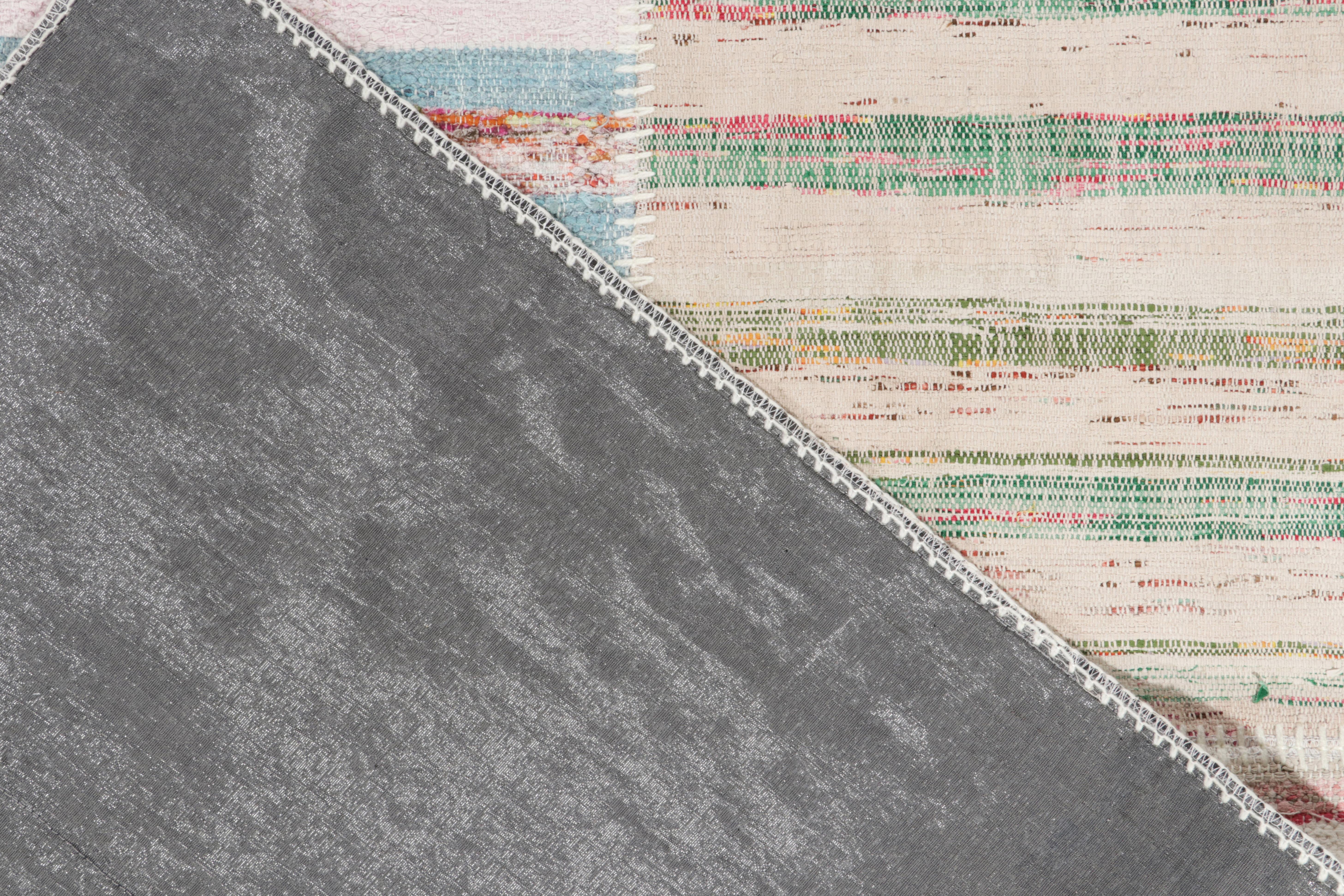 Rug & Kilim's handgewebter moderner Patchwork-Kilimteppich in mehrfarbiger Streifung im Zustand „Neu“ im Angebot in Long Island City, NY