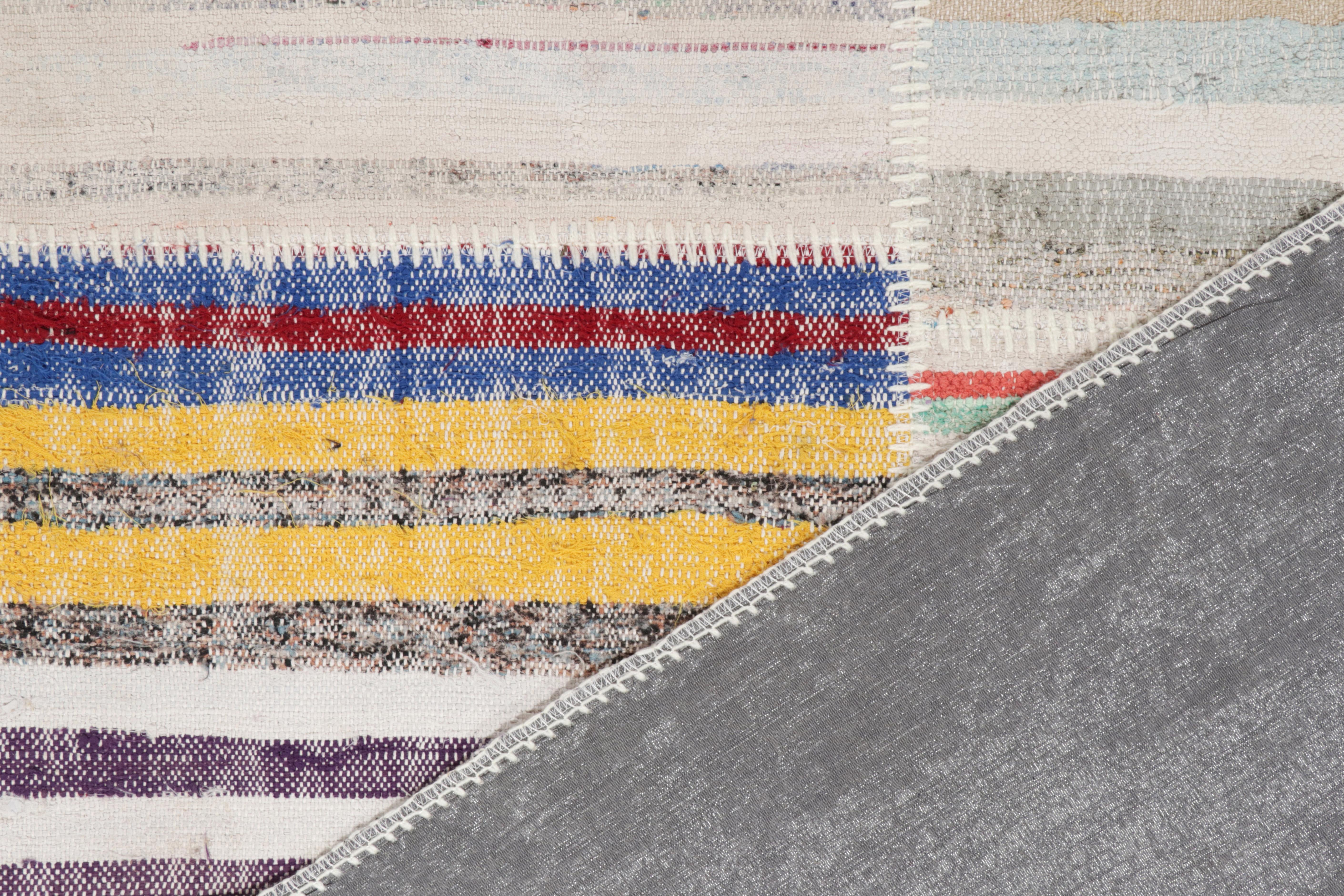 Rug & Kilim's Tapis Kilim moderne en patchwork tissé à la main à rayures multicolores Neuf - En vente à Long Island City, NY