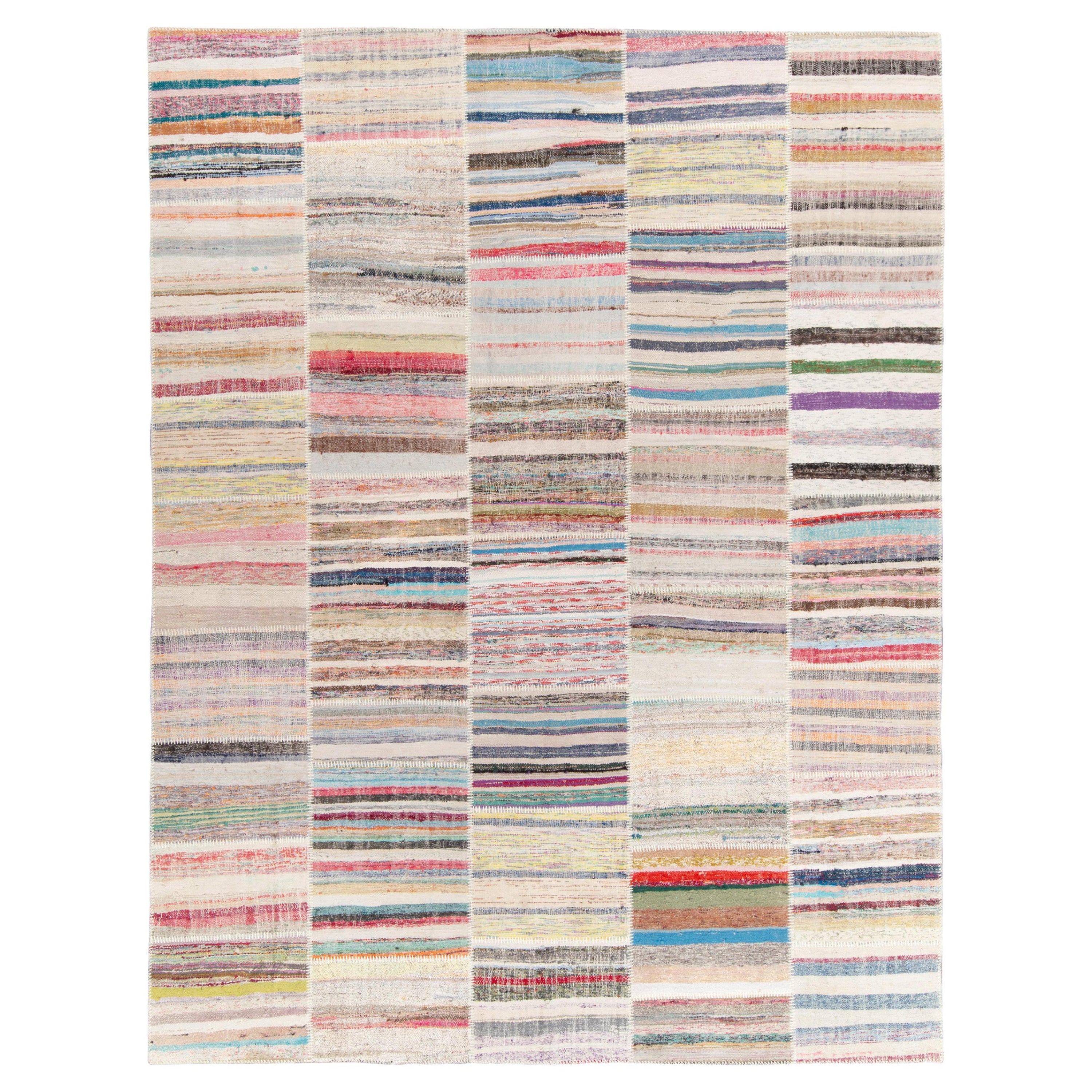 Rug & Kilim's Tapis Kilim moderne en patchwork tissé à la main à rayures multicolores
