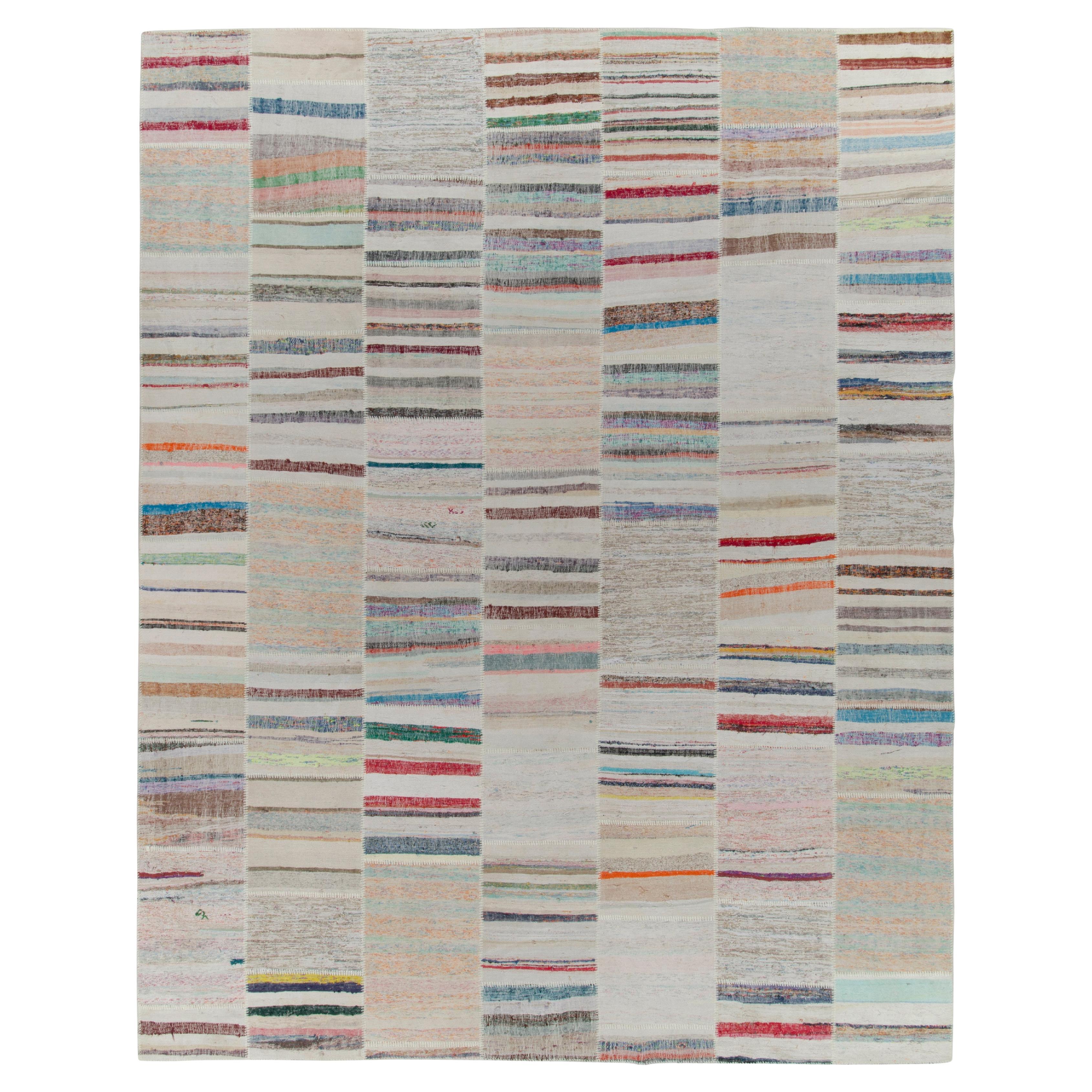 Handgewebter moderner Patchwork-Kelim-Teppich in mehrfarbigem Streifenmuster von Teppich &amp;amp; Kilims