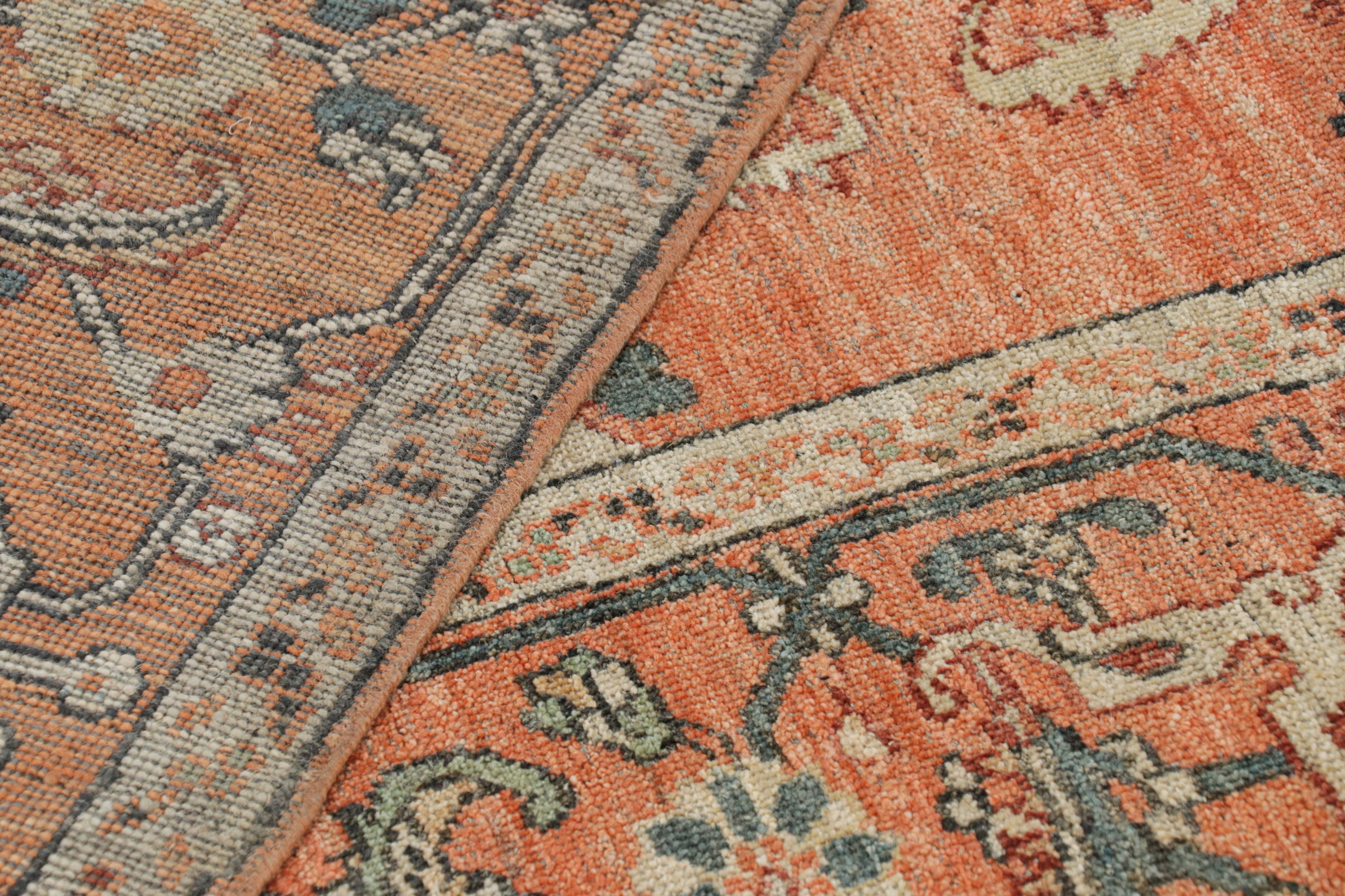 Alfombra estilo Heriz de Rug & Kilim en naranja y beige con medallón Lana en venta