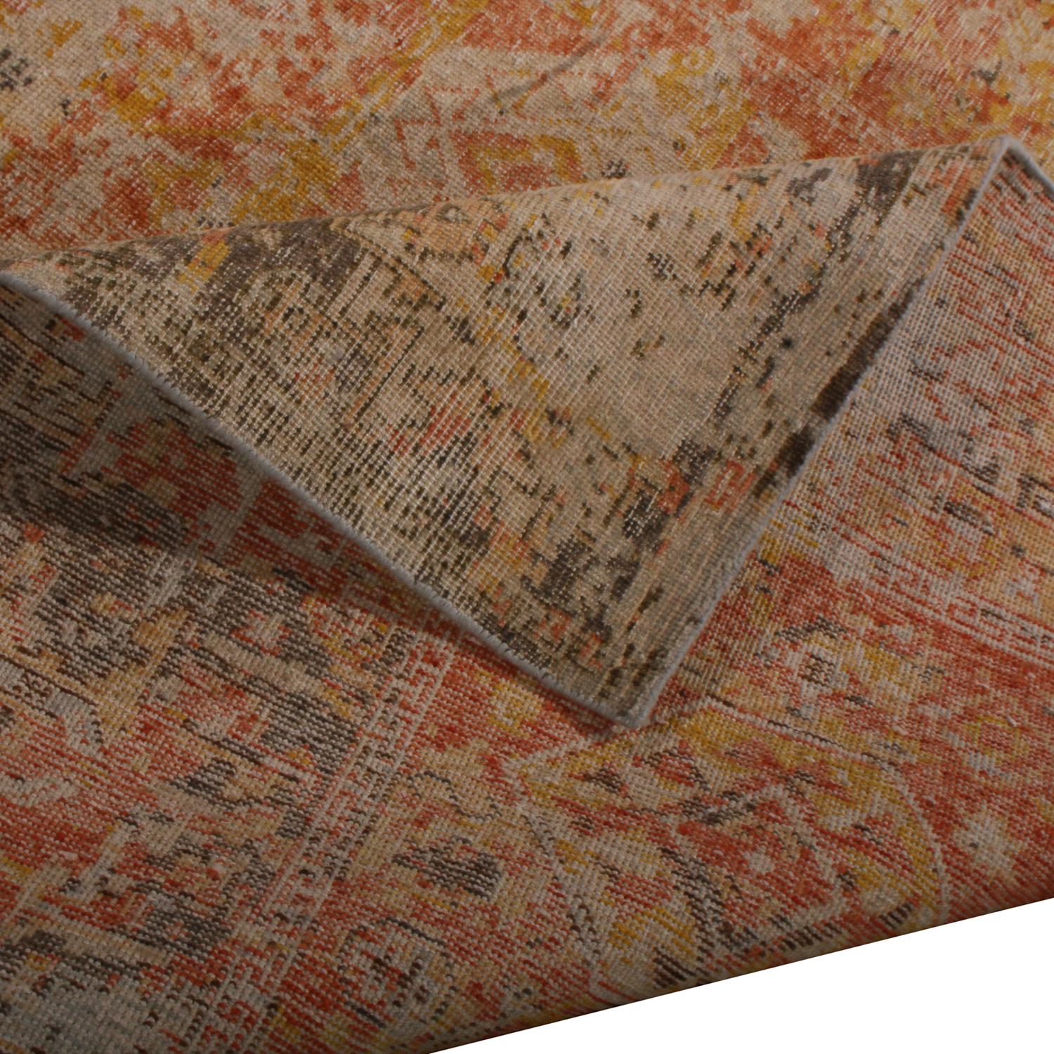 Teppich & Kilims Homage Geometrischer beige-grauer, gelber und rosafarbener Wollteppich im Zustand „Neu“ im Angebot in Long Island City, NY