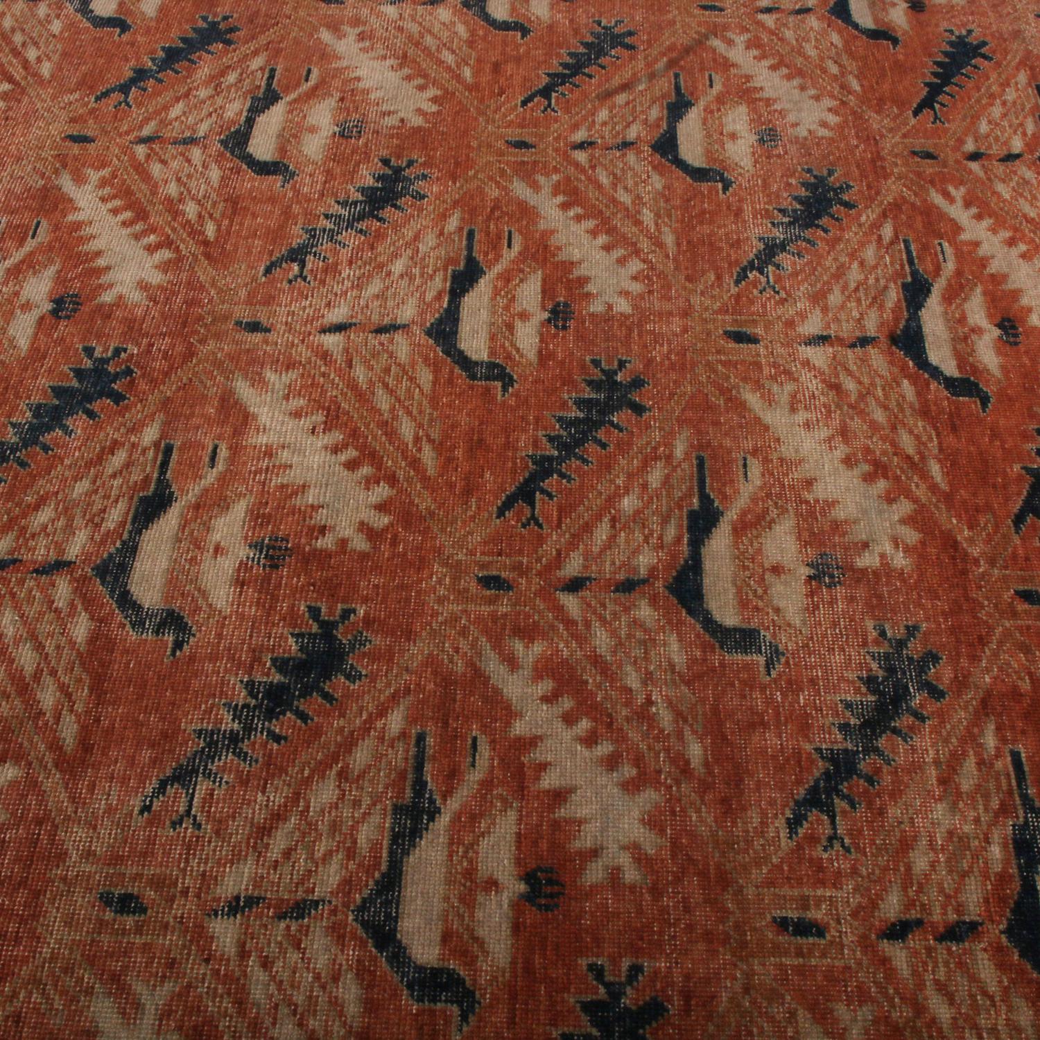 Indiano Rug & Kilim: Tappeto geometrico floreale beige, rosa e blu in lana personalizzato in vendita