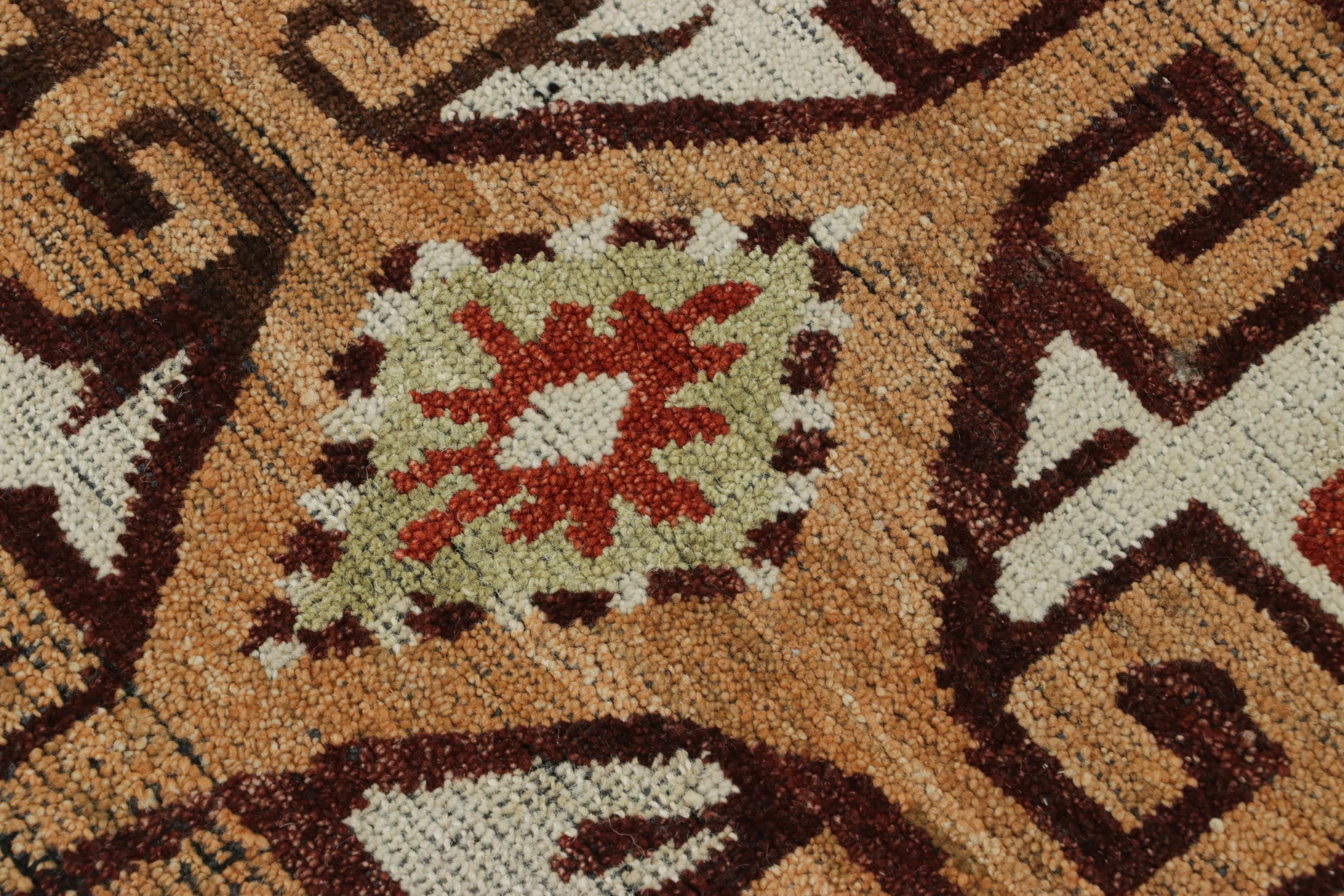 Dieser handgeknüpfte 2x3-Teppich aus einer speziellen Ghazni-Wollmischung ist eine aufregende neue Ergänzung der klassischen Burano Collection von Rug & Kilim, die von Kaitag-Stickereien aus Dagestan inspiriert ist. 

Über das Design: 

Das