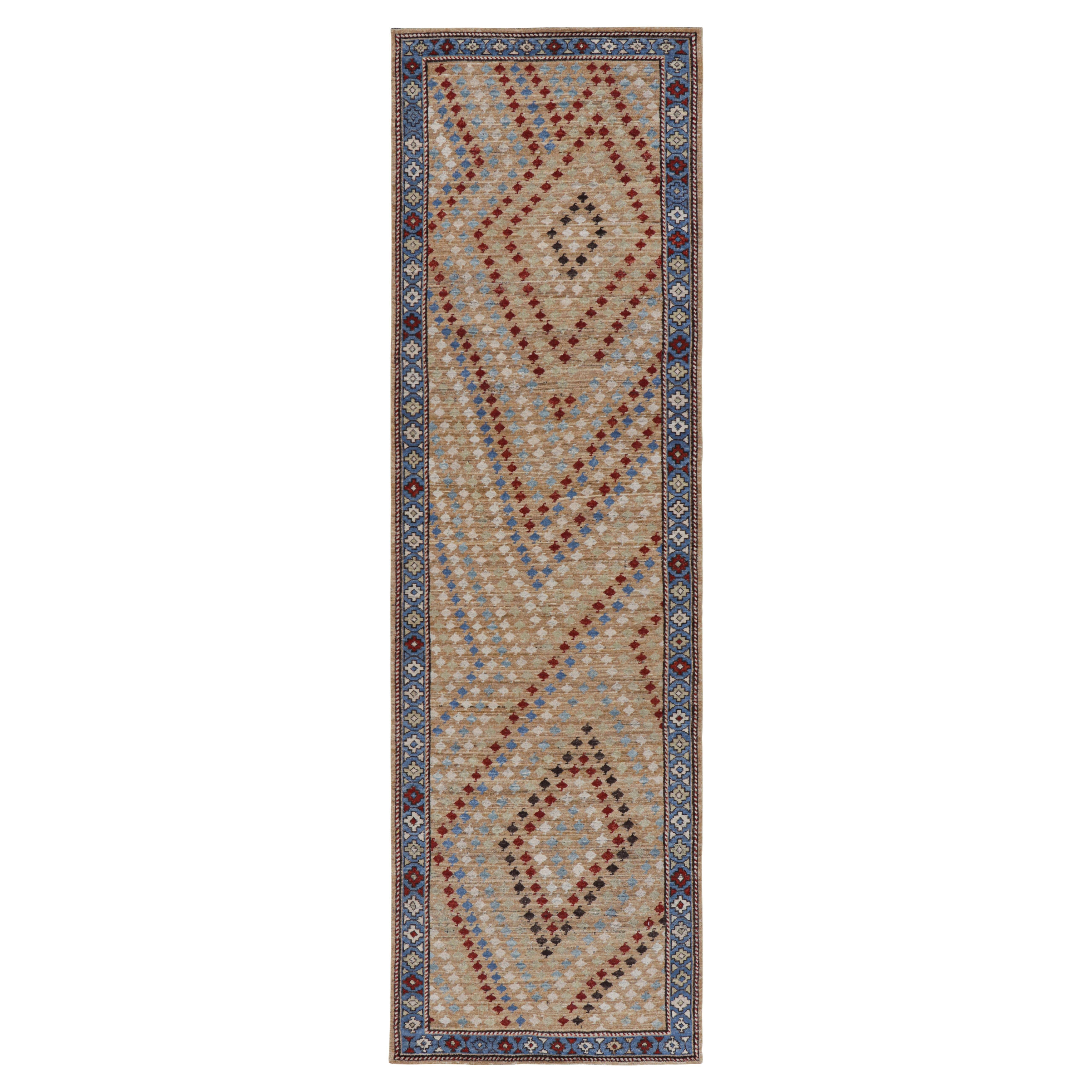 Alfombra de calle estilo Karabagh de Rug & Kilim con motivos geométricos policromáticos