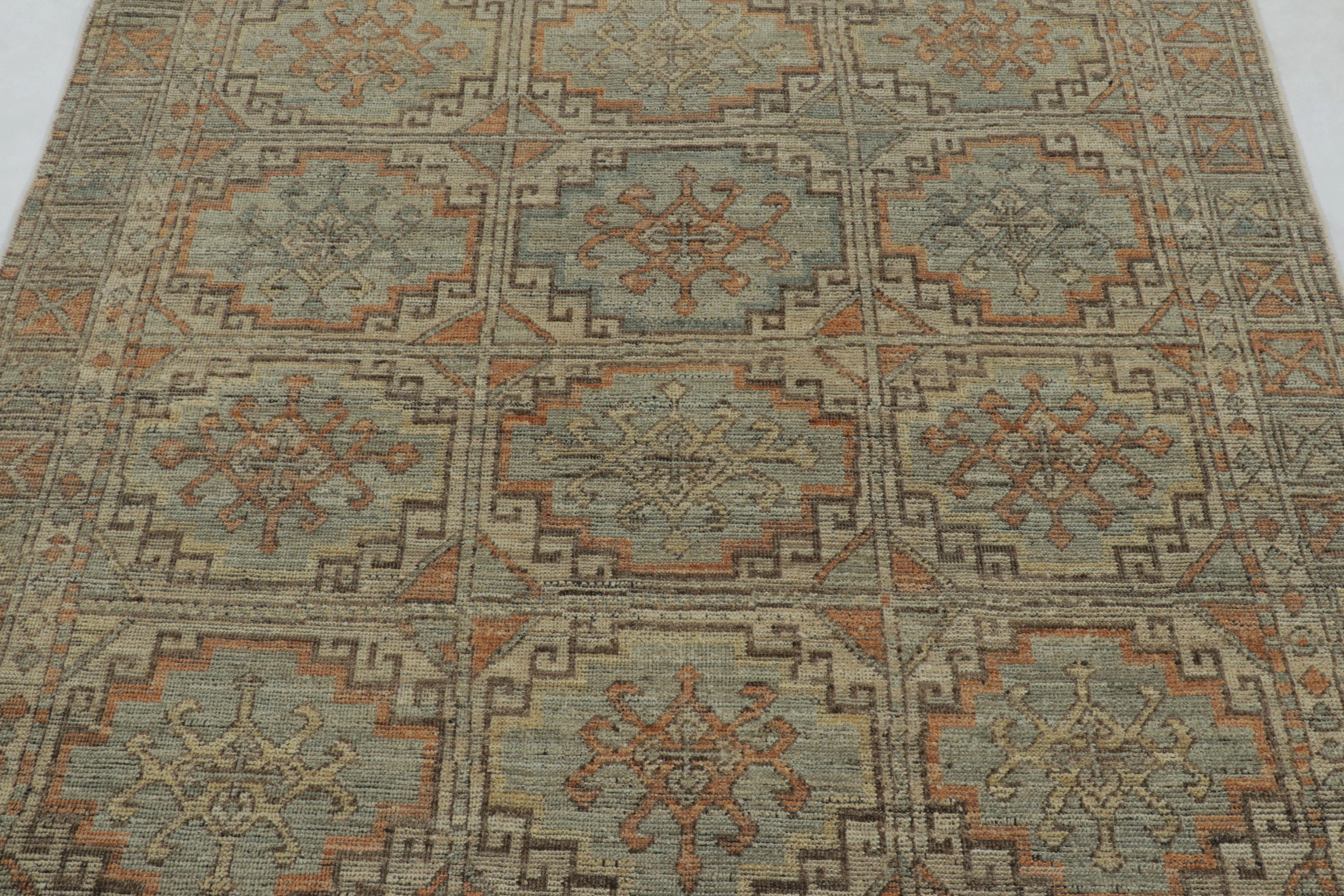 Noué à la main Tapis d'inspiration kazakhe de Rug & Kilim, médaillons géométriques audacieux en beige et bleu en vente