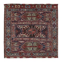 Alfombra cuadrada de inspiración kazaka Rug 
Kilim con diseño tribal rojo y azul