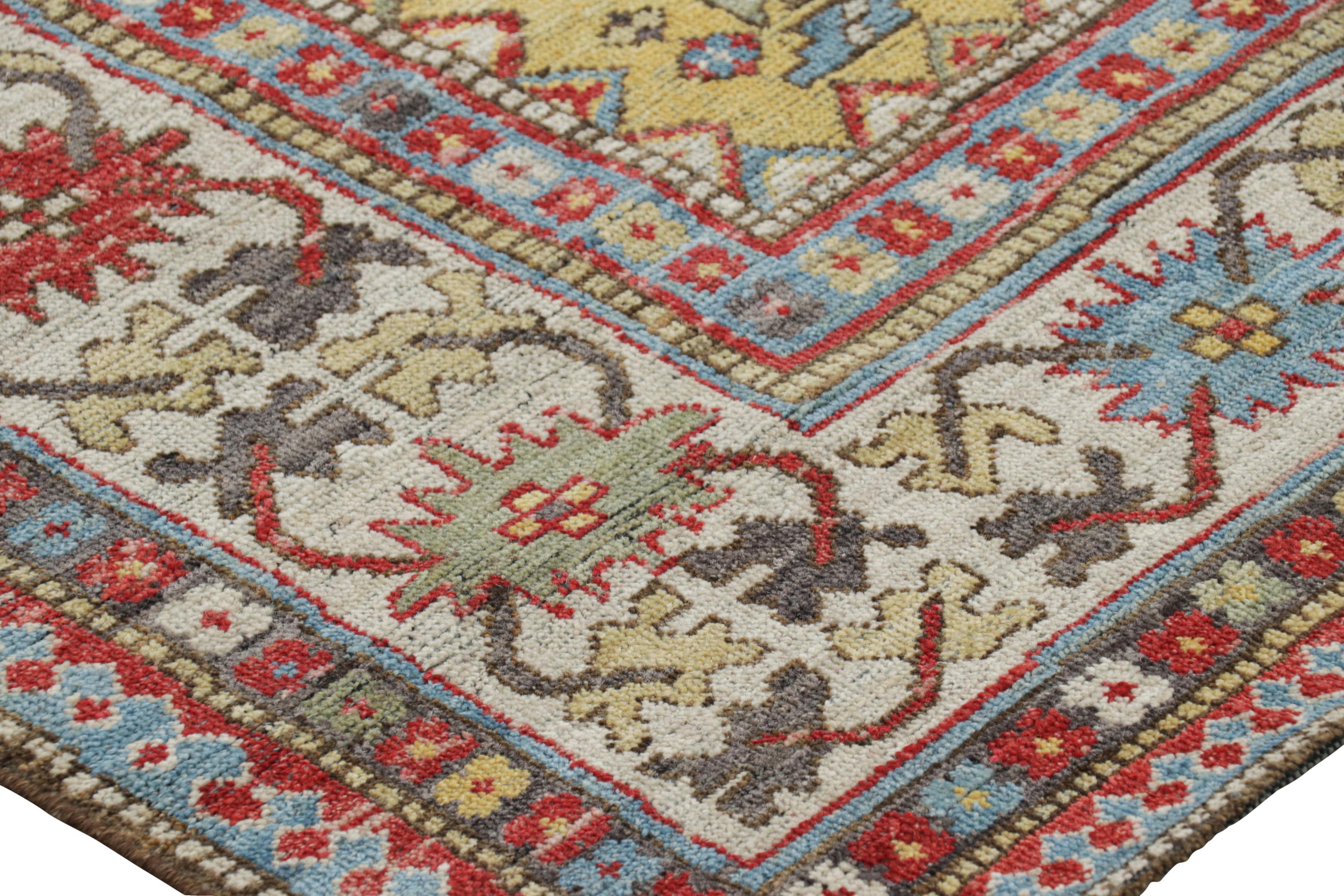 Indien Rug & Kilim's Kazak Style Rug in Red and Yellow with Geometric Medallion (tapis de style kazak en rouge et jaune avec médaillon géométrique) en vente