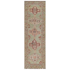 Rug
Kilim
s Kazak Style Runner Rug in Grün mit geometrischen Medaillons
