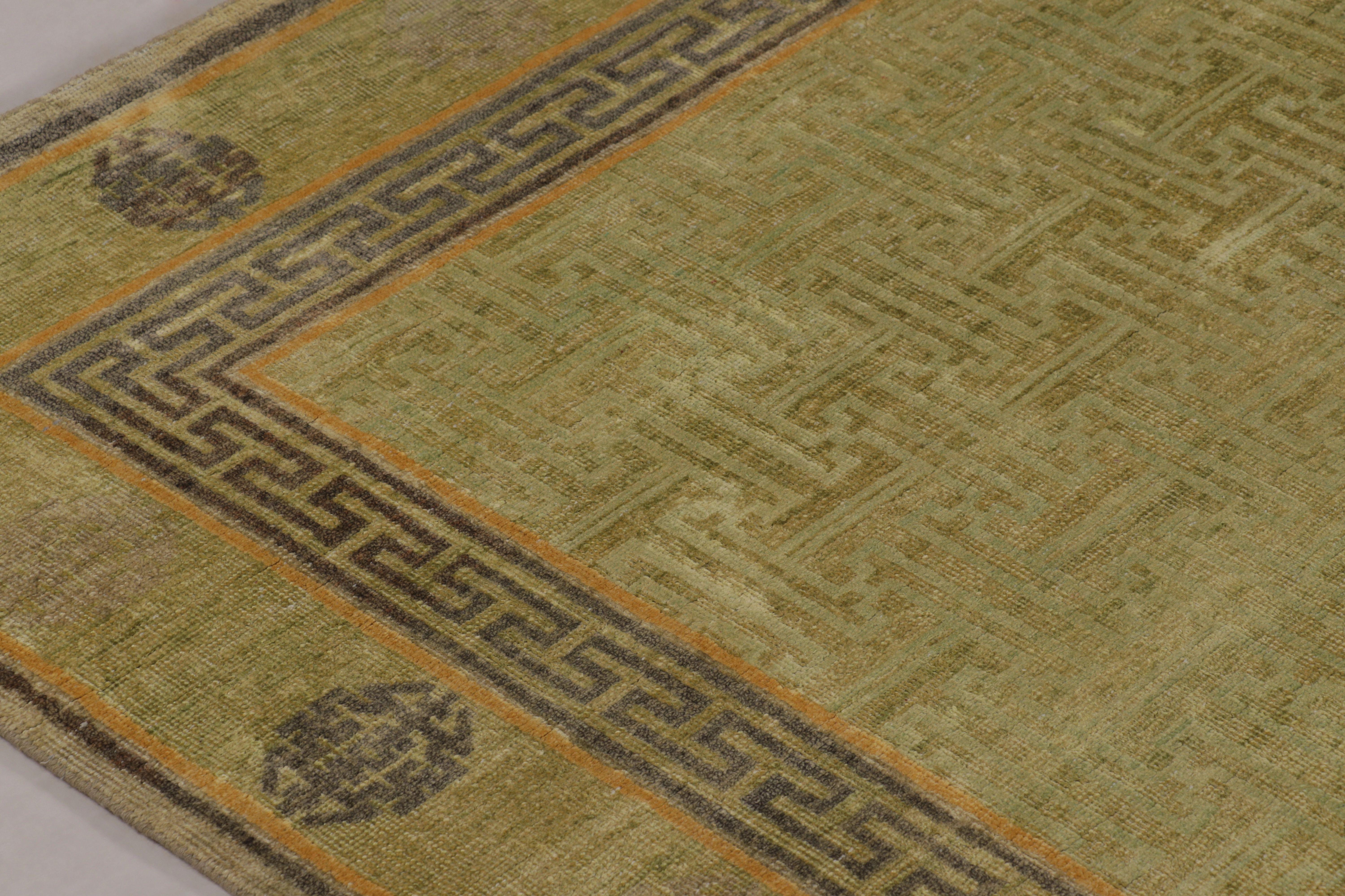 Annodato a mano in seta e lana, questo tappeto Modern Classics 8x10 di Rug & Kilim presenta un design a campo aperto e un bordo geometrico ispirato ai disegni antichi e vintage di Khotan. 

Sul design:

Queste foto ritraggono un tappeto 8x10 modern