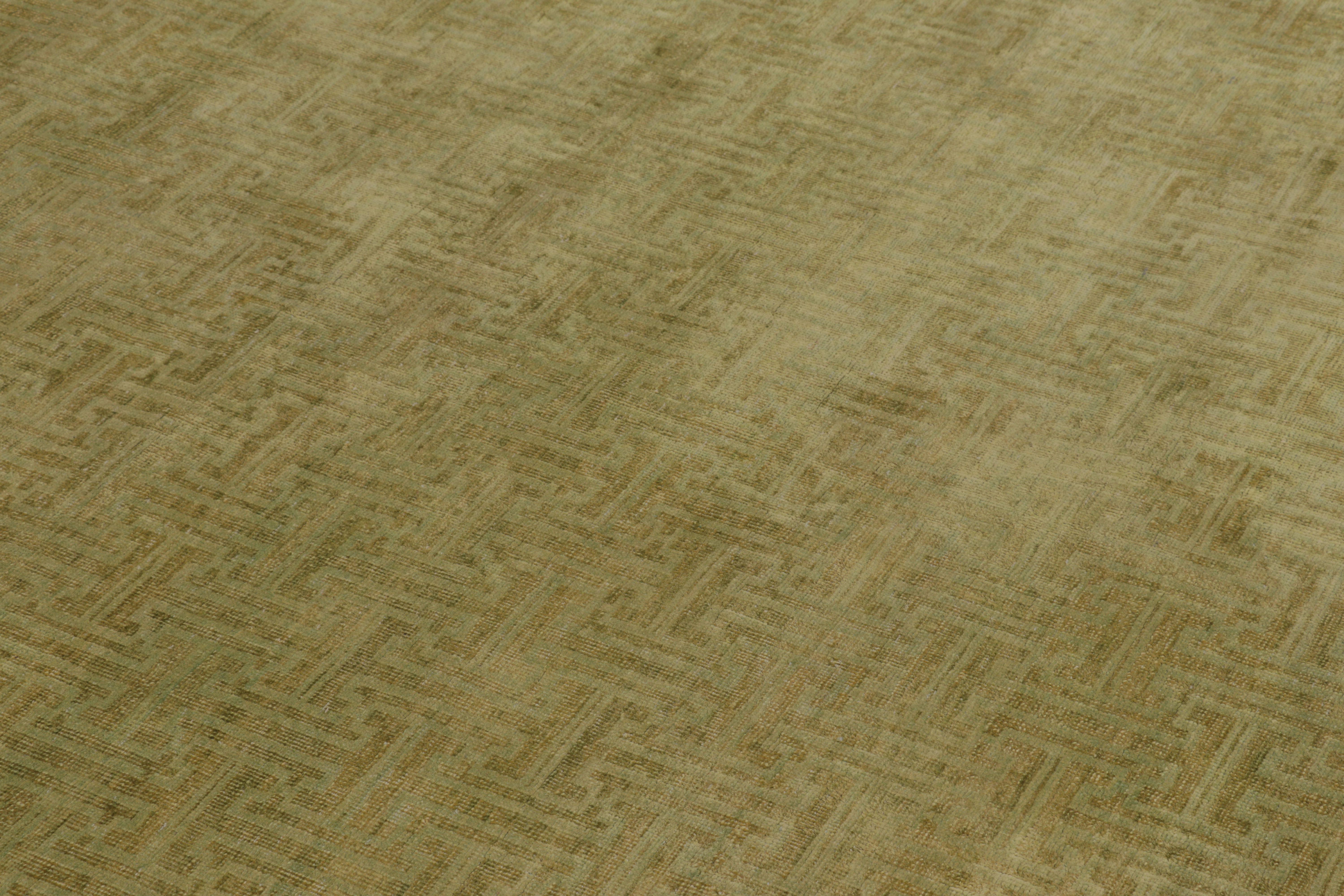 Indiano Rug & Kilim è un tappeto ispirato a Khotan, di colore verde acqua e con motivi geometrici. in vendita