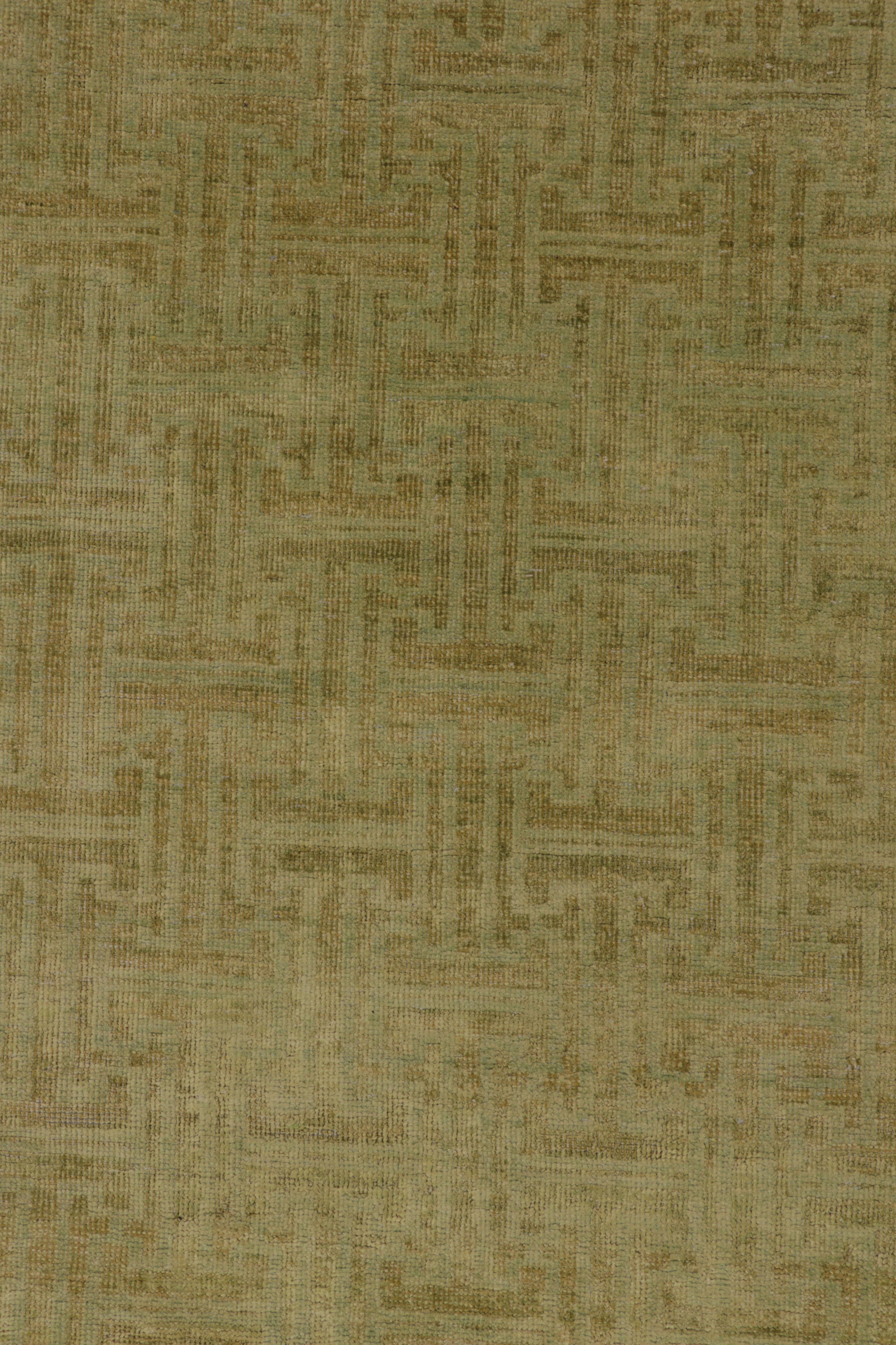 Rug & Kilim è un tappeto ispirato a Khotan, di colore verde acqua e con motivi geometrici. In condizioni Nuovo in vendita a Long Island City, NY