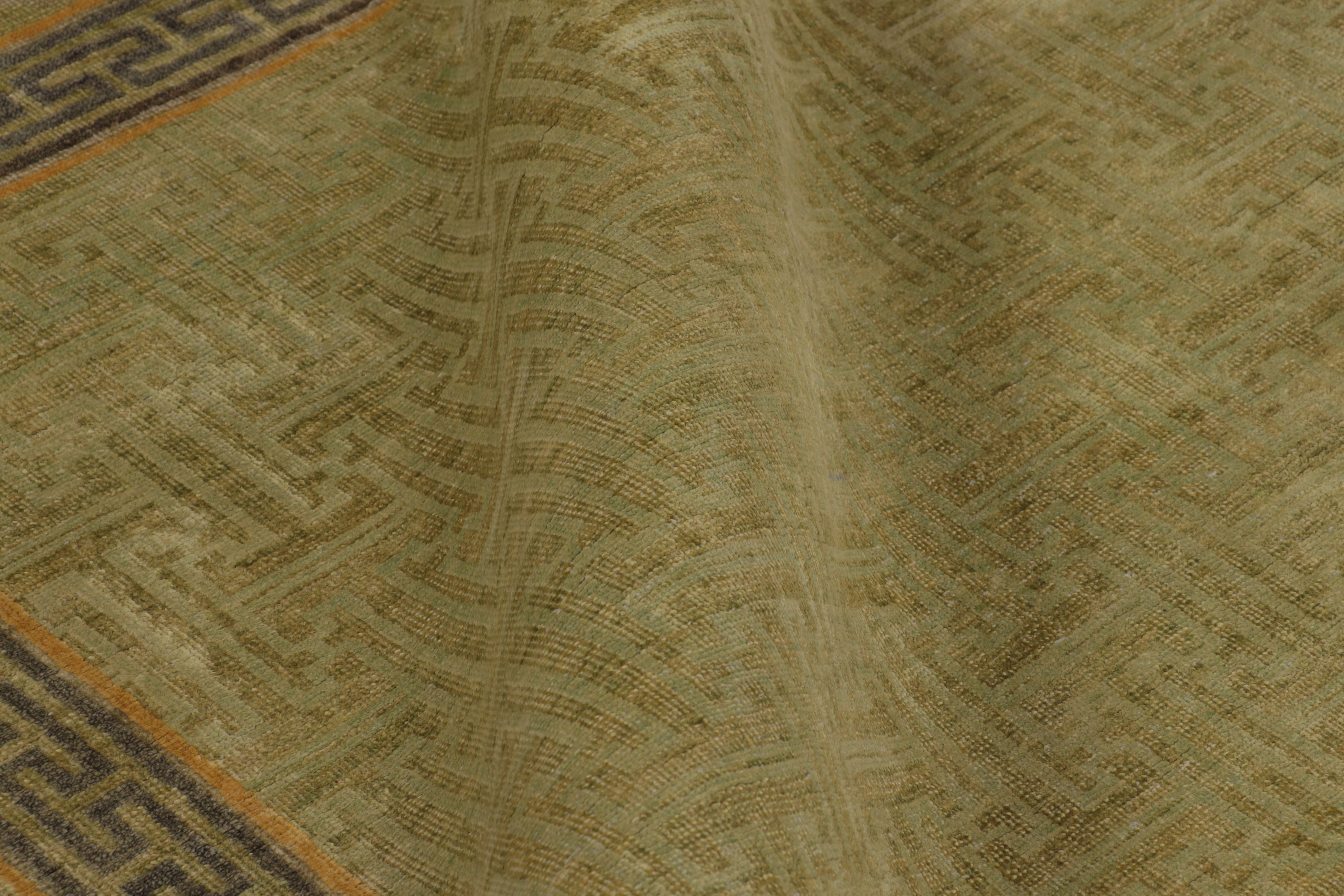 Lana Rug & Kilim è un tappeto ispirato a Khotan, di colore verde acqua e con motivi geometrici. in vendita