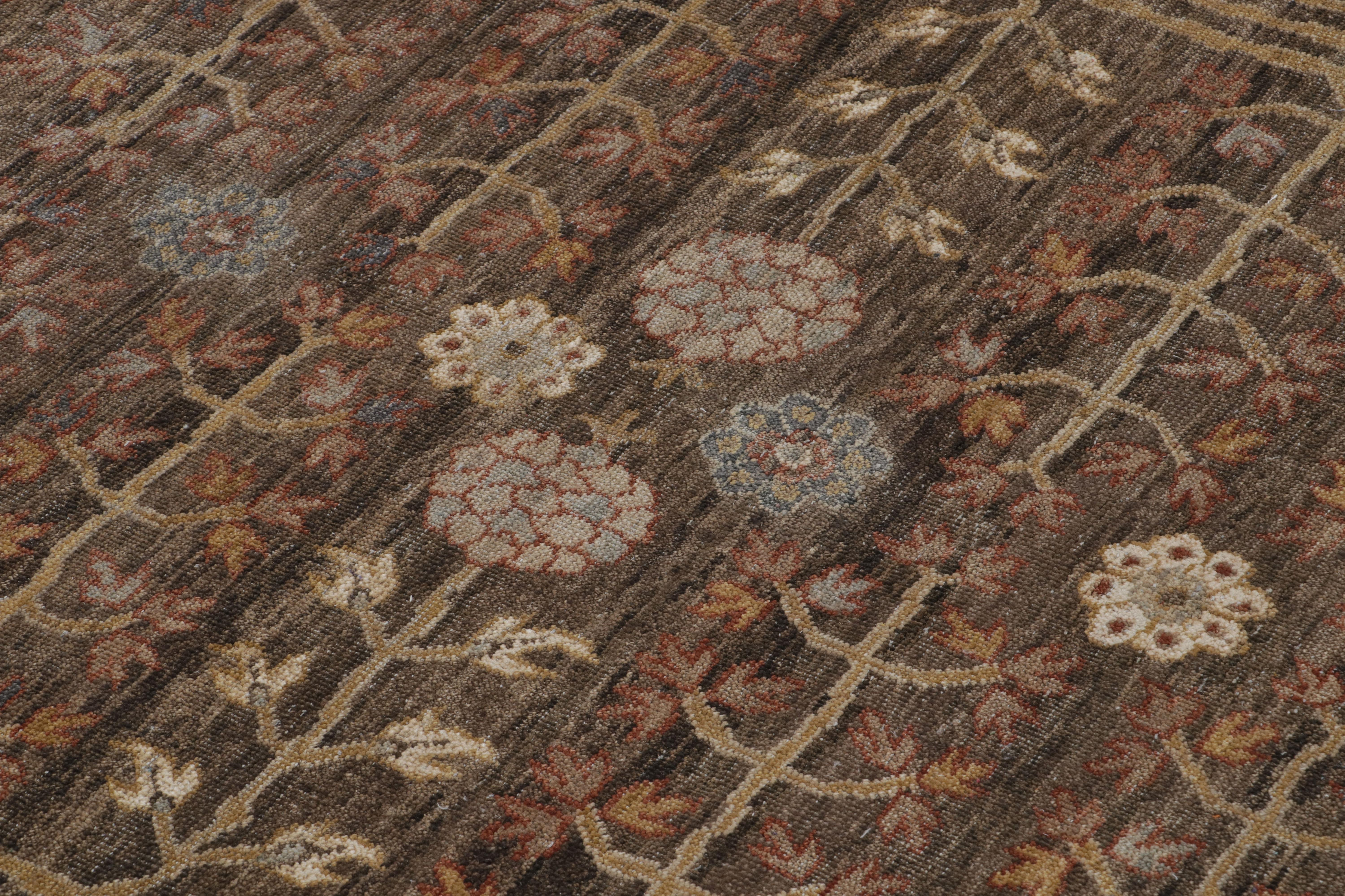 Khotan-Teppich von Rug & Kilim in Braun und Gold mit geometrischen Mustern (21. Jahrhundert und zeitgenössisch) im Angebot