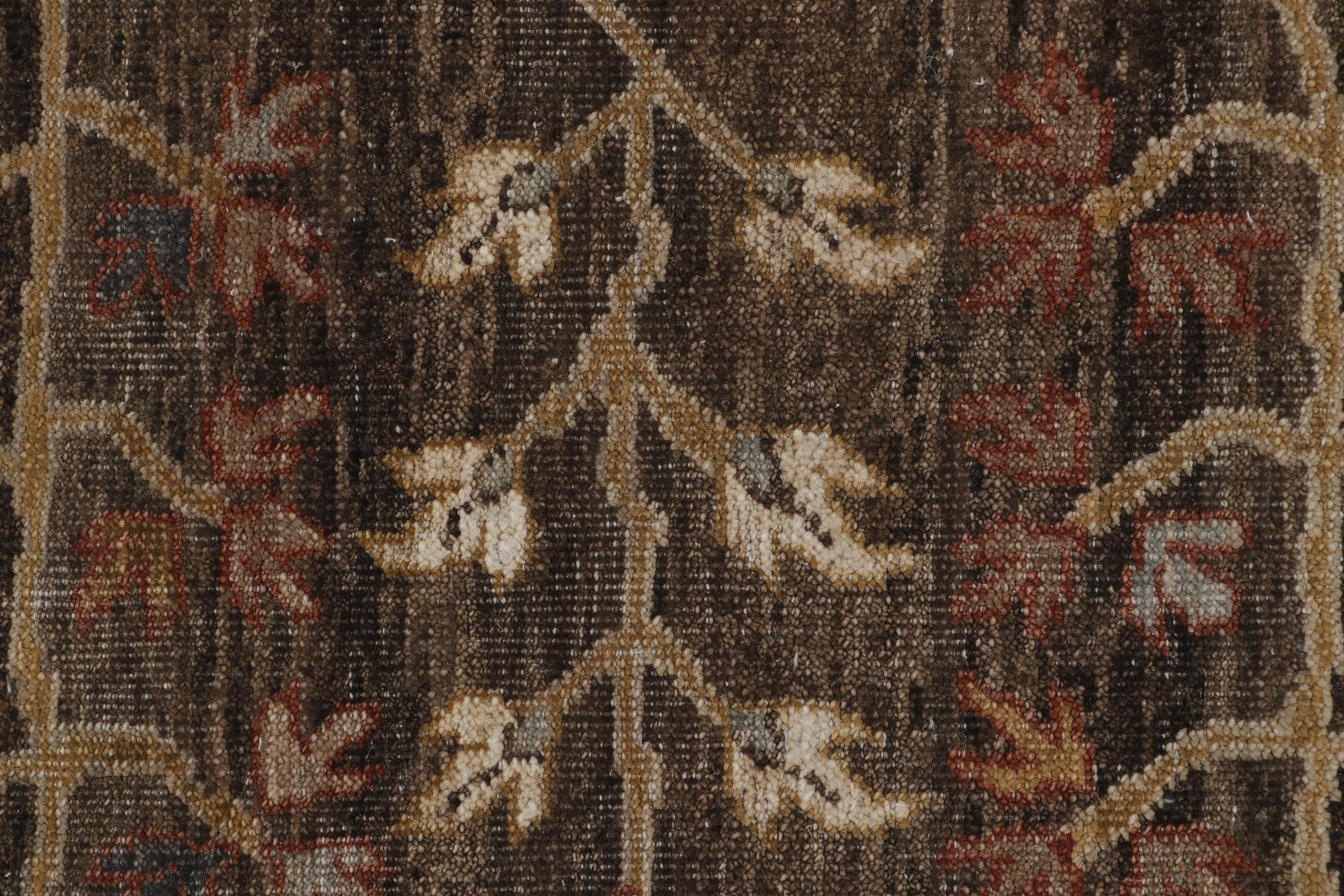 Khotan-Teppich von Rug & Kilim in Braun und Gold mit geometrischen Mustern (Wolle) im Angebot