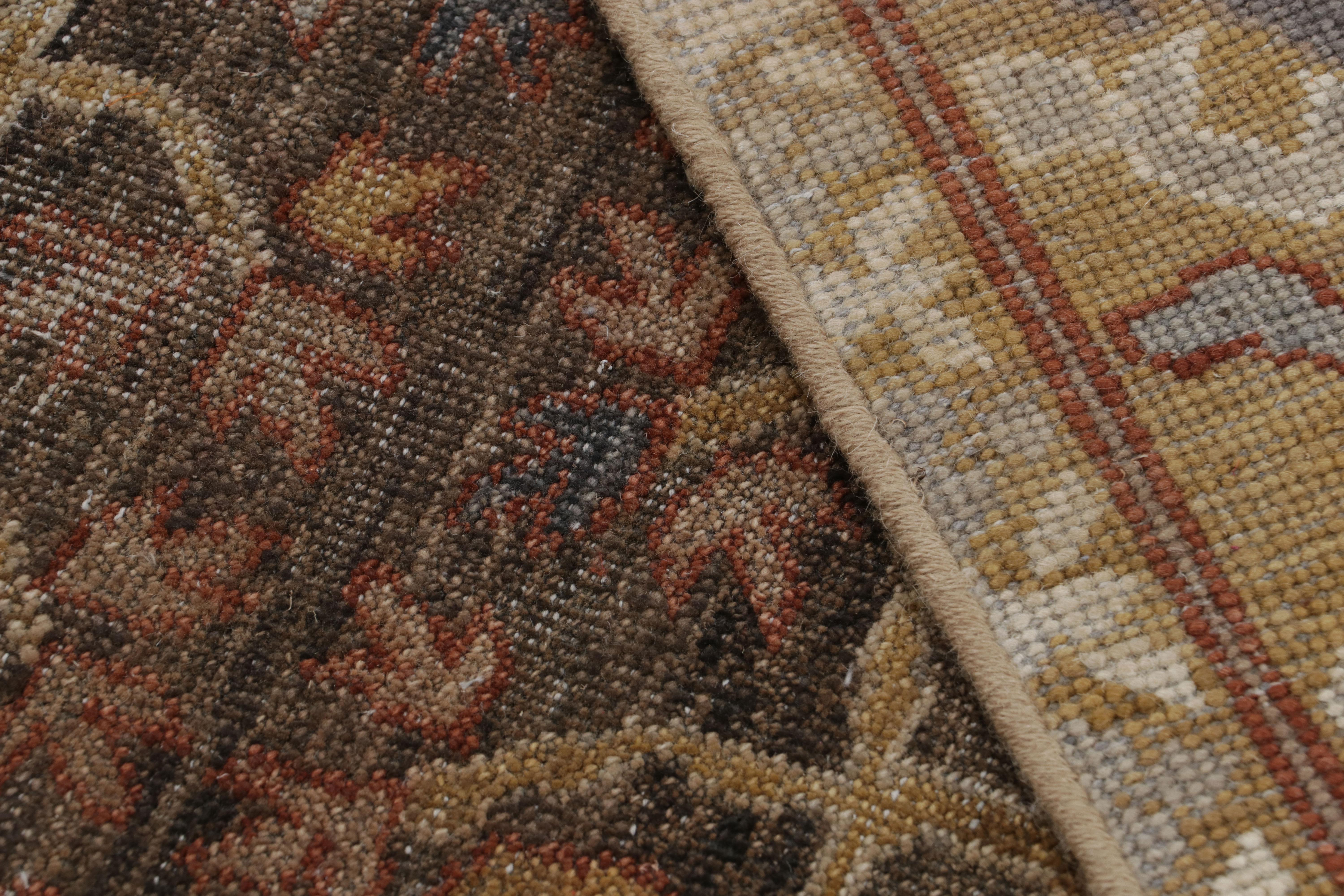 Rug & Kilim's Khotan Rug in Brown and Gold with Geometric Patterns (tapis Khotan à motifs géométriques) en vente 1