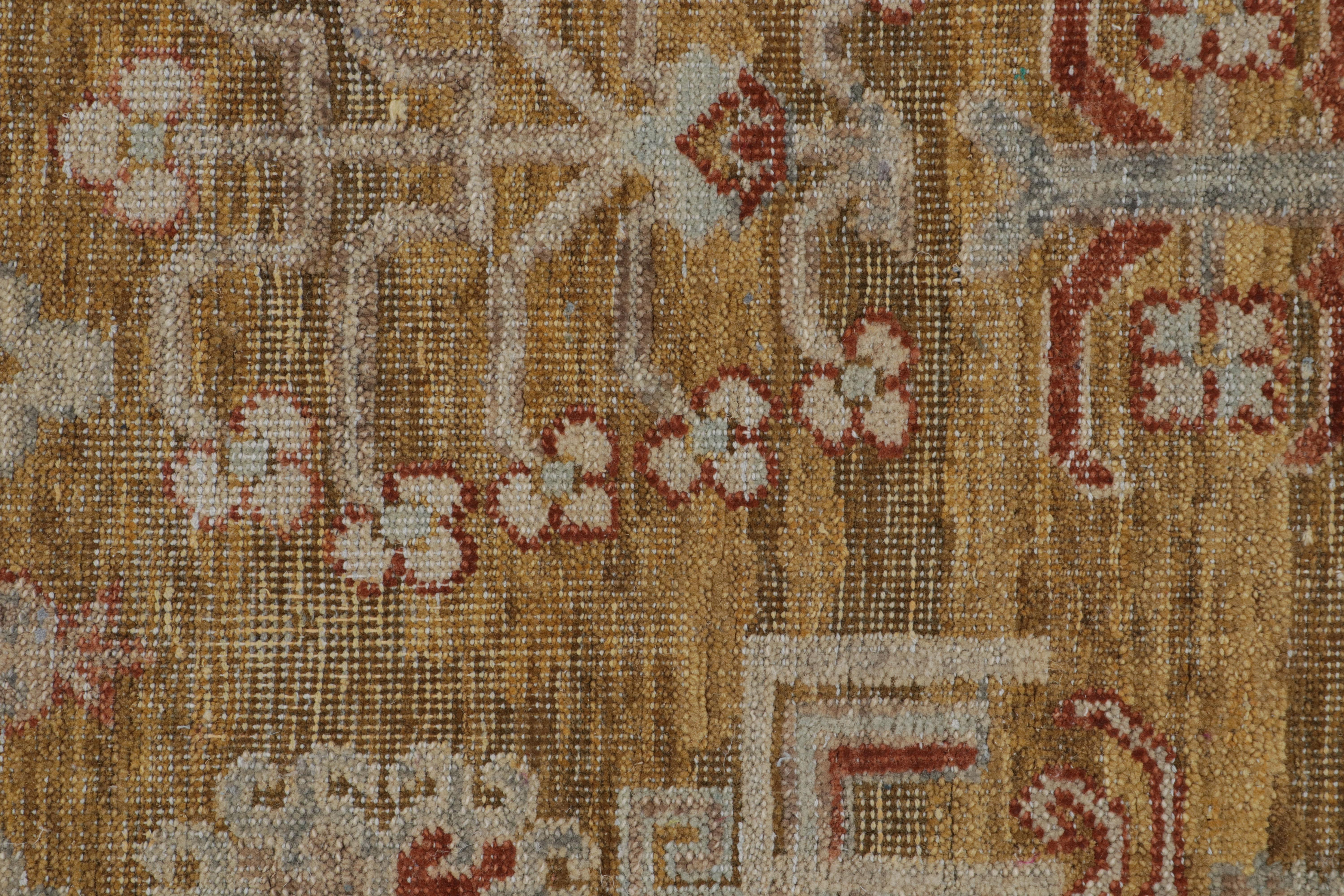 XXIe siècle et contemporain Rug & Kilim's Khotan Rug in Gold and Red with Geometric Patterns (tapis Khotan or et rouge à motifs géométriques) en vente