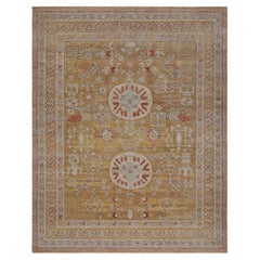 Rug & Kilim's Khotan Rug in Gold and Red with Geometric Patterns (tapis Khotan or et rouge à motifs géométriques)