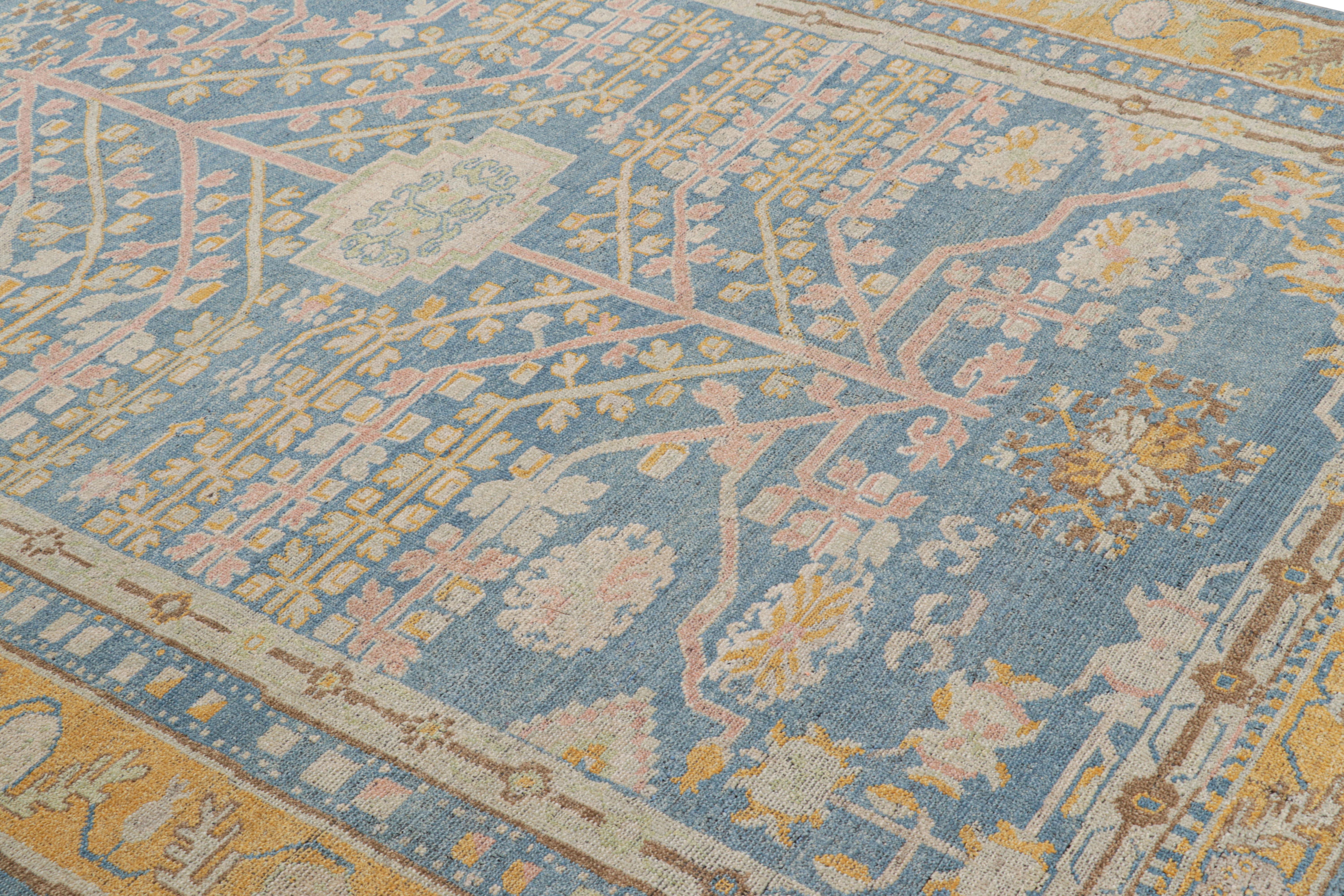 Annodato a mano in una speciale miscela di lana di Ghazni, questo tappeto 6x8 della collezione Burano di Rug & Kilim è ispirato agli antichi tappeti Khotan Samarkand del Turkestan orientale, noti per favorire immagini buddiste e motivi orientali