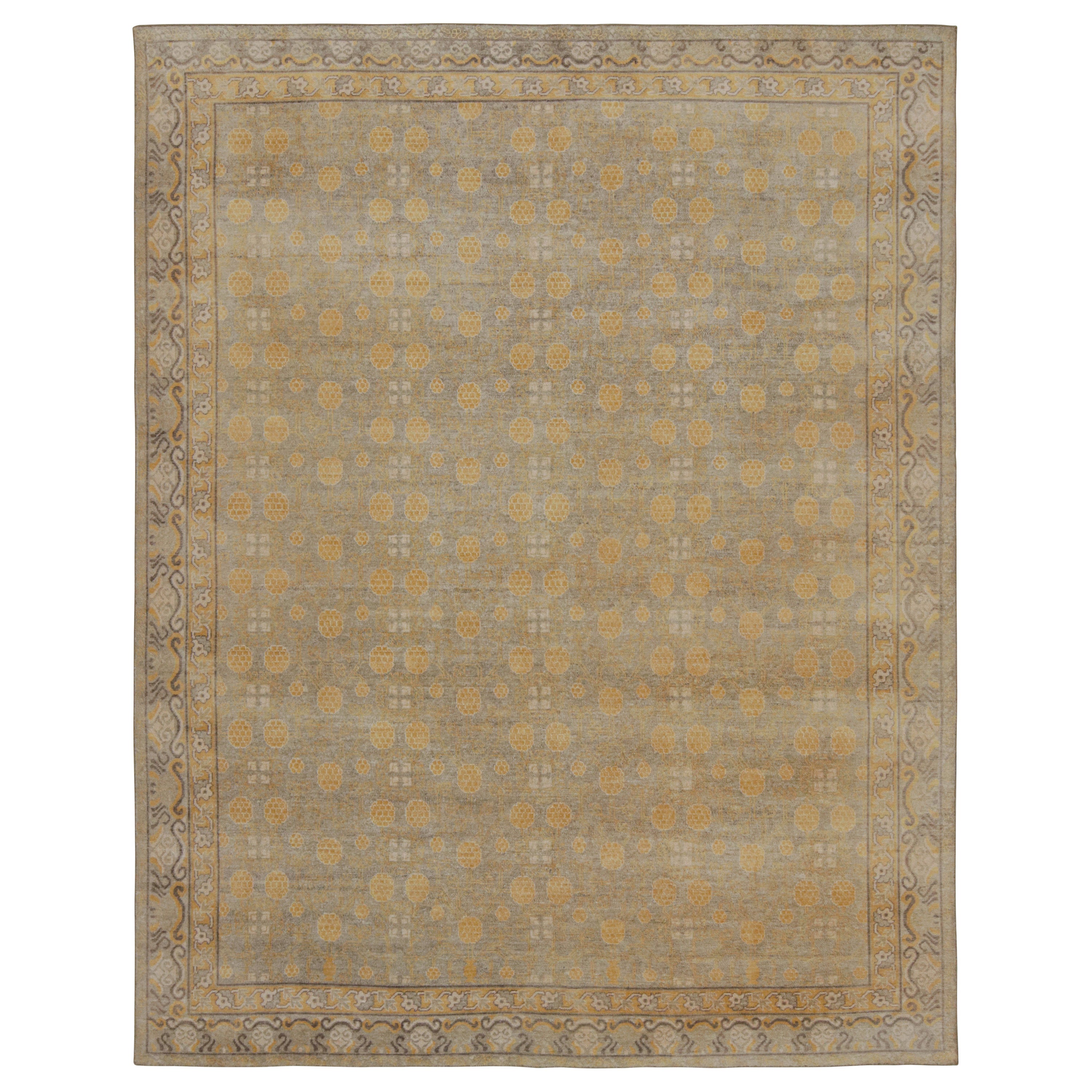 Rug & Kilim è un tappeto in stile Khotan Samarcanda con fiori e bordi a nido d'ape in vendita