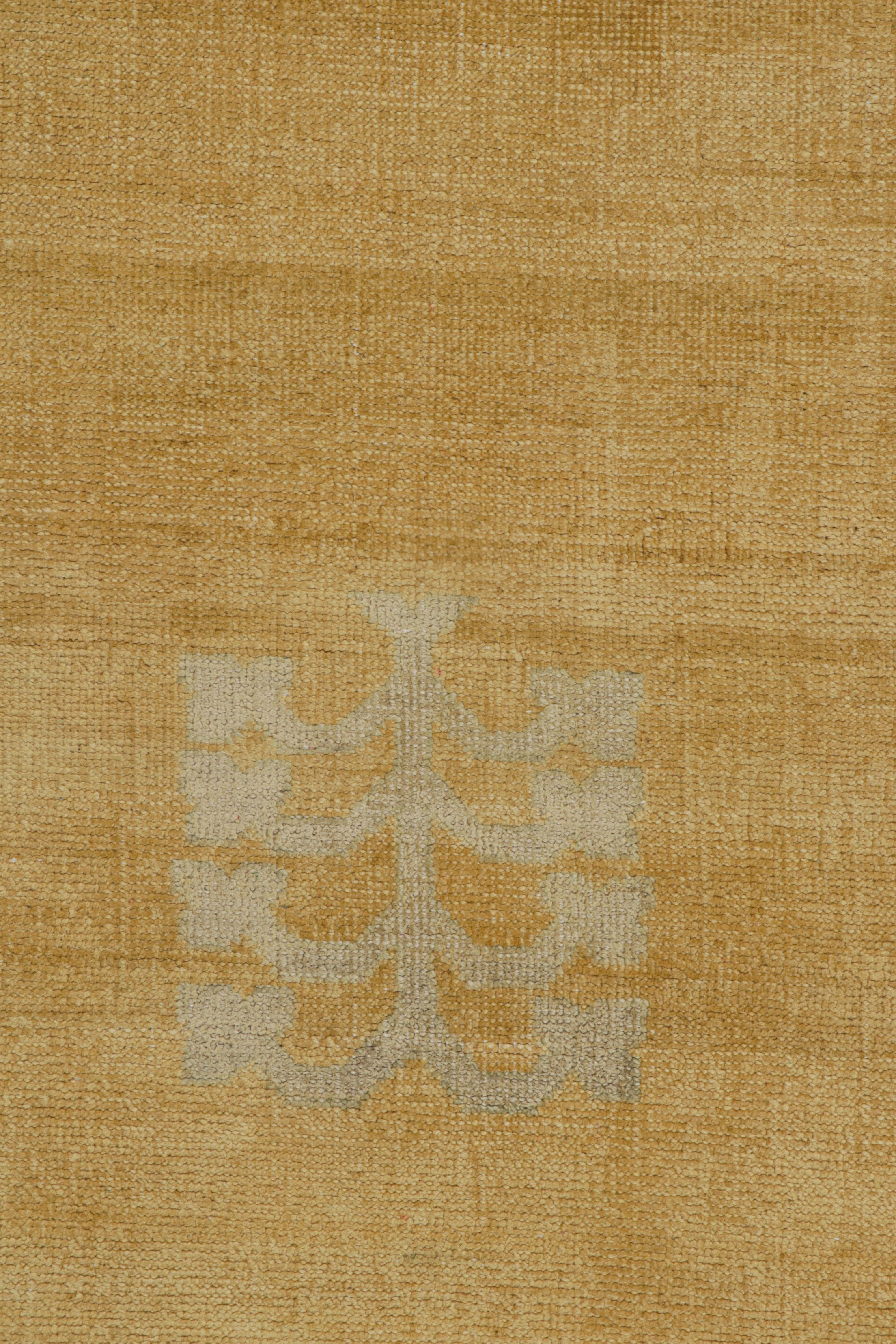 Rug & Kilim’s Khotan Samarkand Style Rug with Medallions in an Open Field In New Condition For Sale In Long Island City, NY