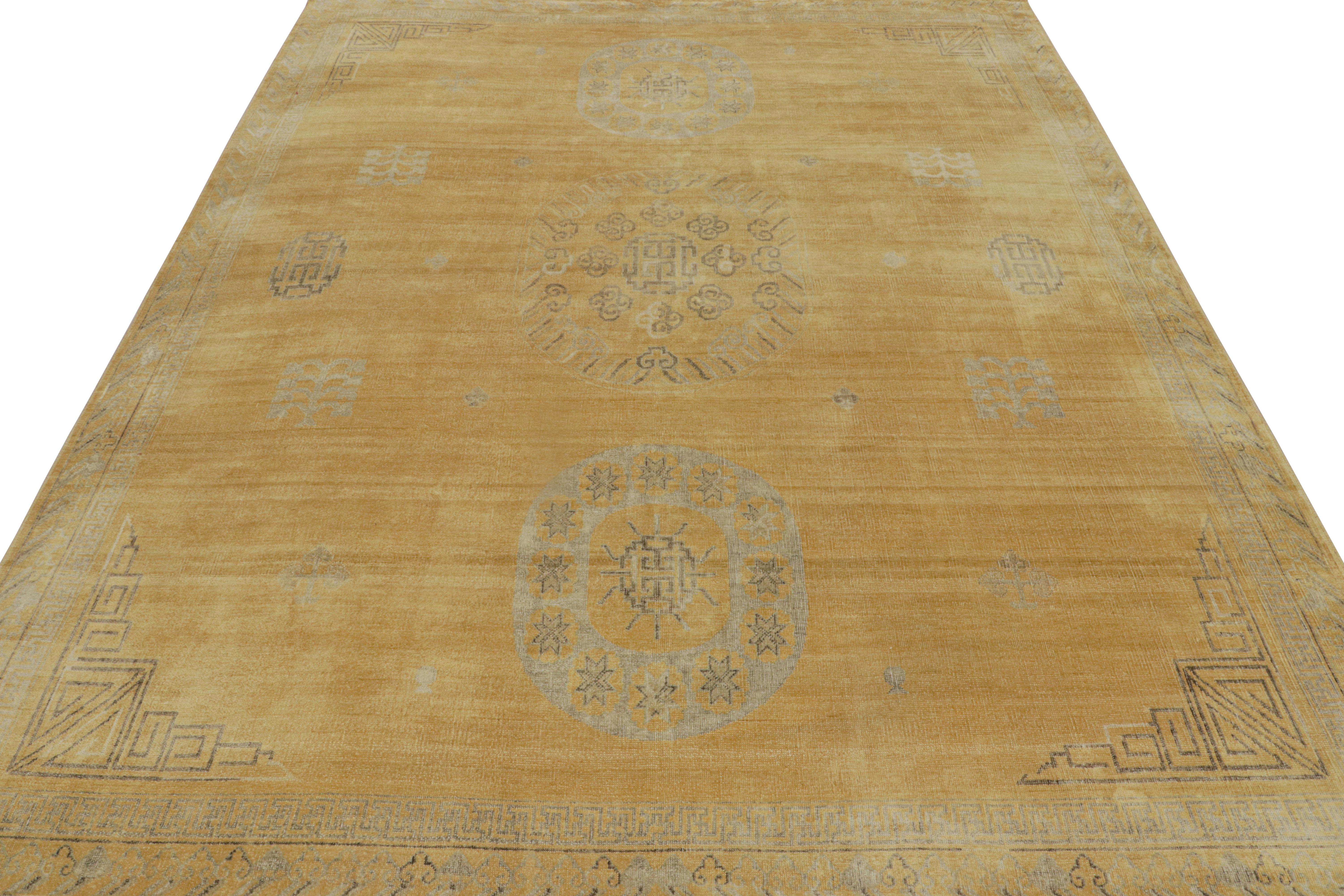 Rug & Kilim's Khotan-Teppich im Samarkand-Stil mit Medaillons in einem offenen Feld (Moderne) im Angebot