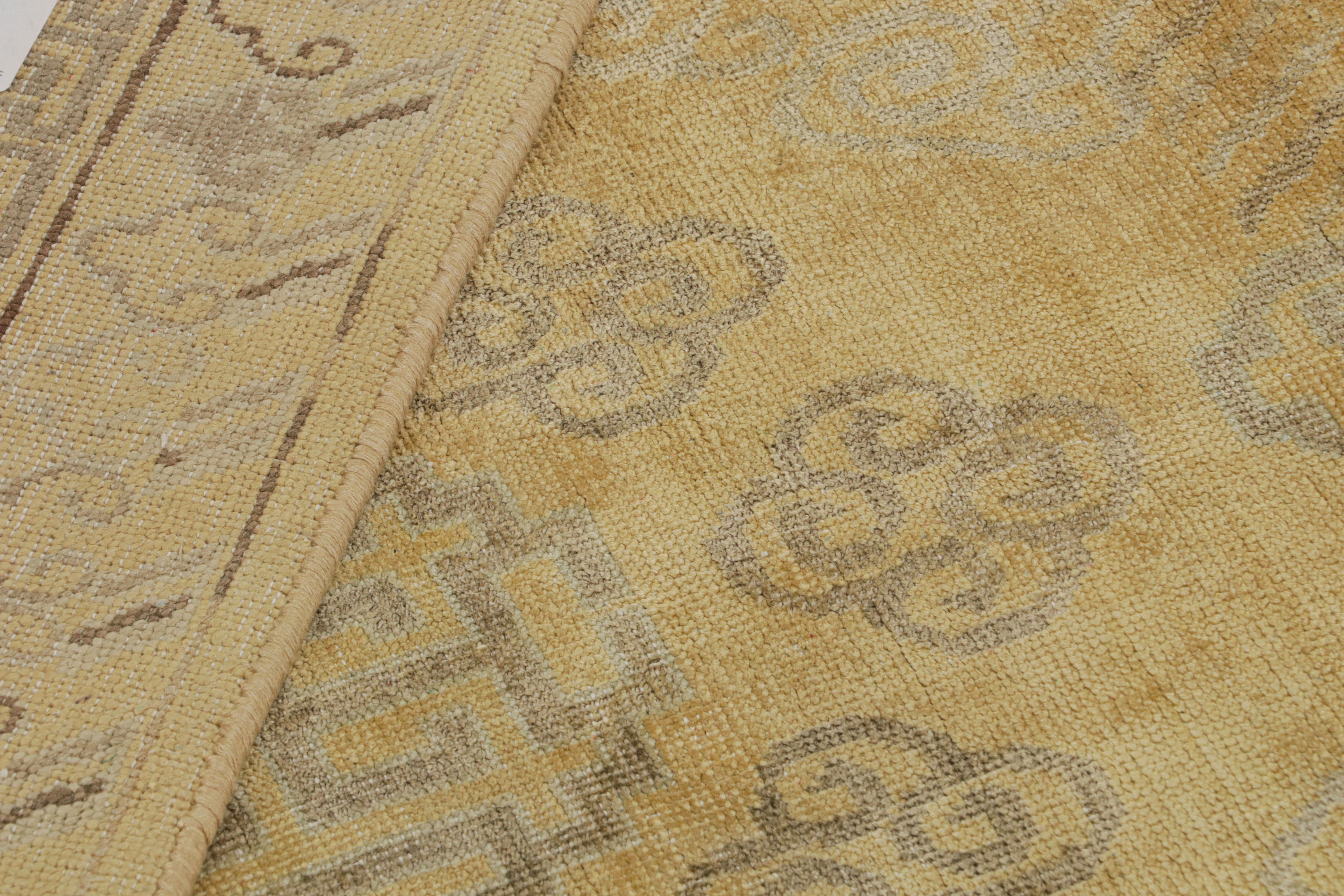 Rug & Kilim's Khotan-Teppich im Samarkand-Stil mit Medaillons in einem offenen Feld (21. Jahrhundert und zeitgenössisch) im Angebot