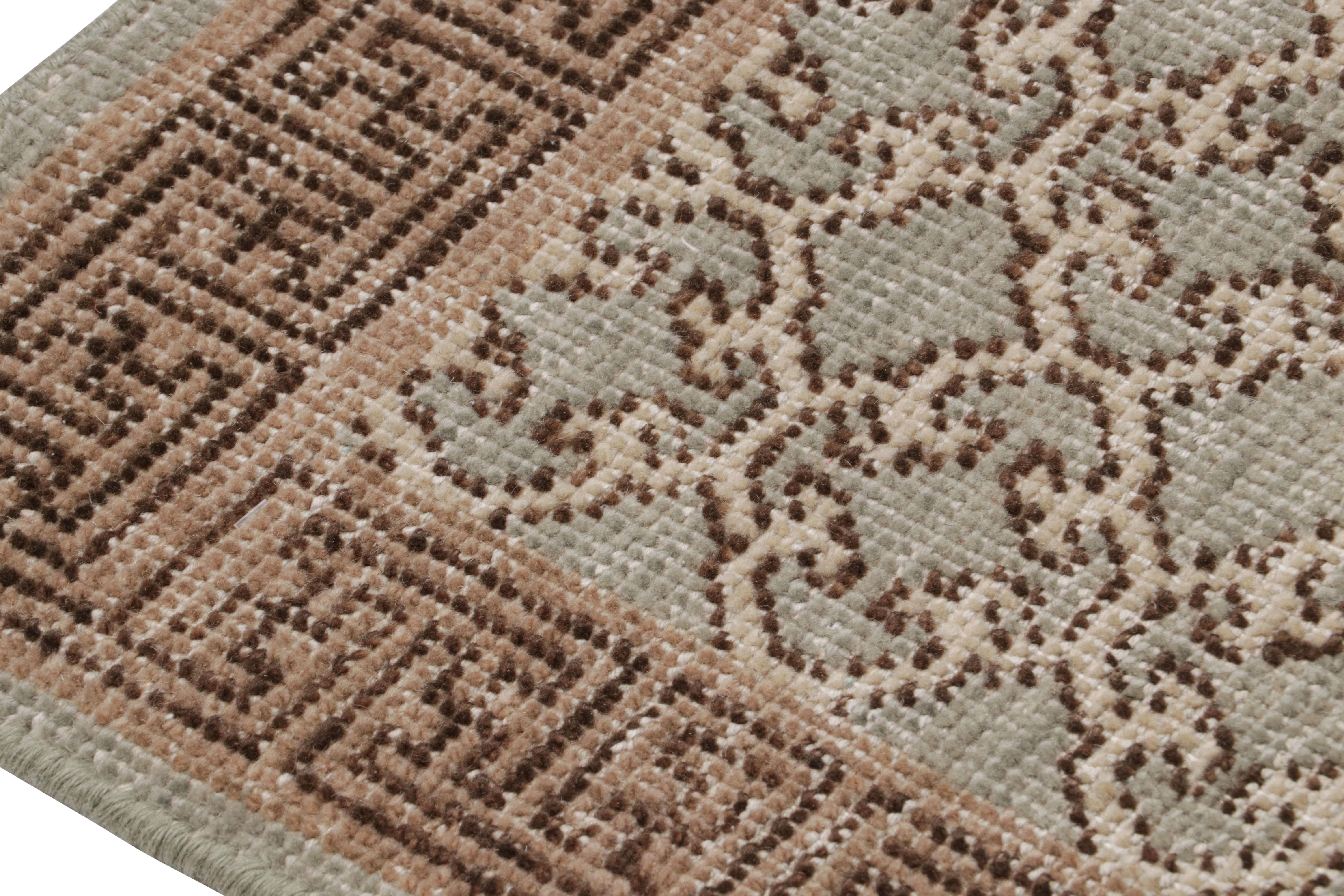 Noué à la main Rug & Kilim's Khotan Samarkand Style Scatter Rug with Geometric Patterns (tapis à motifs géométriques) en vente