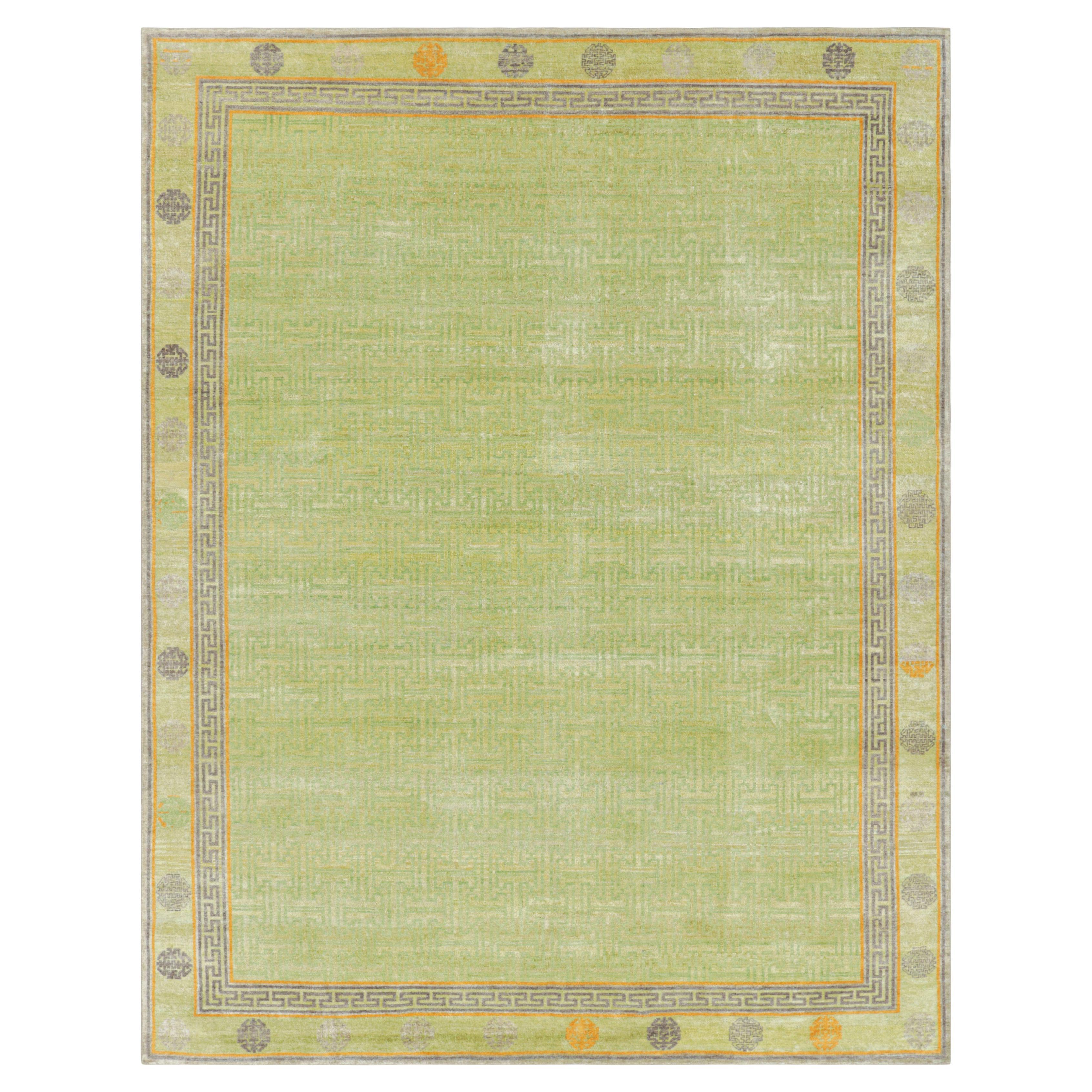 Rug & Kilim's Khotan Style Custom Rug Design in Green with Geometric Patterns (tapis sur mesure de style Khotan en vert avec des motifs géométriques)