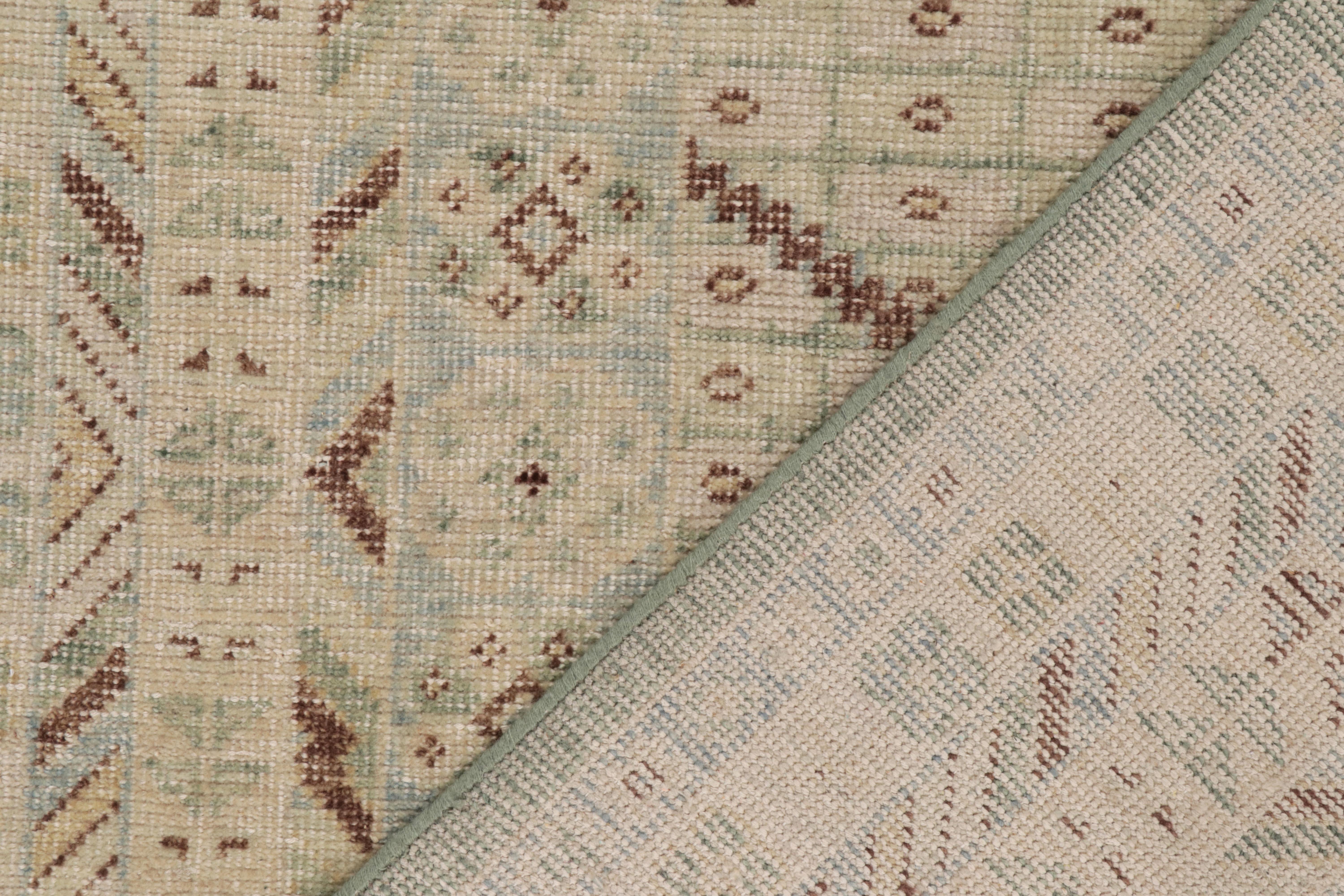 Rug & Kilim's Khotan Style Distressed Rug in Beige Grün, Blau Geometrisches Muster (21. Jahrhundert und zeitgenössisch) im Angebot