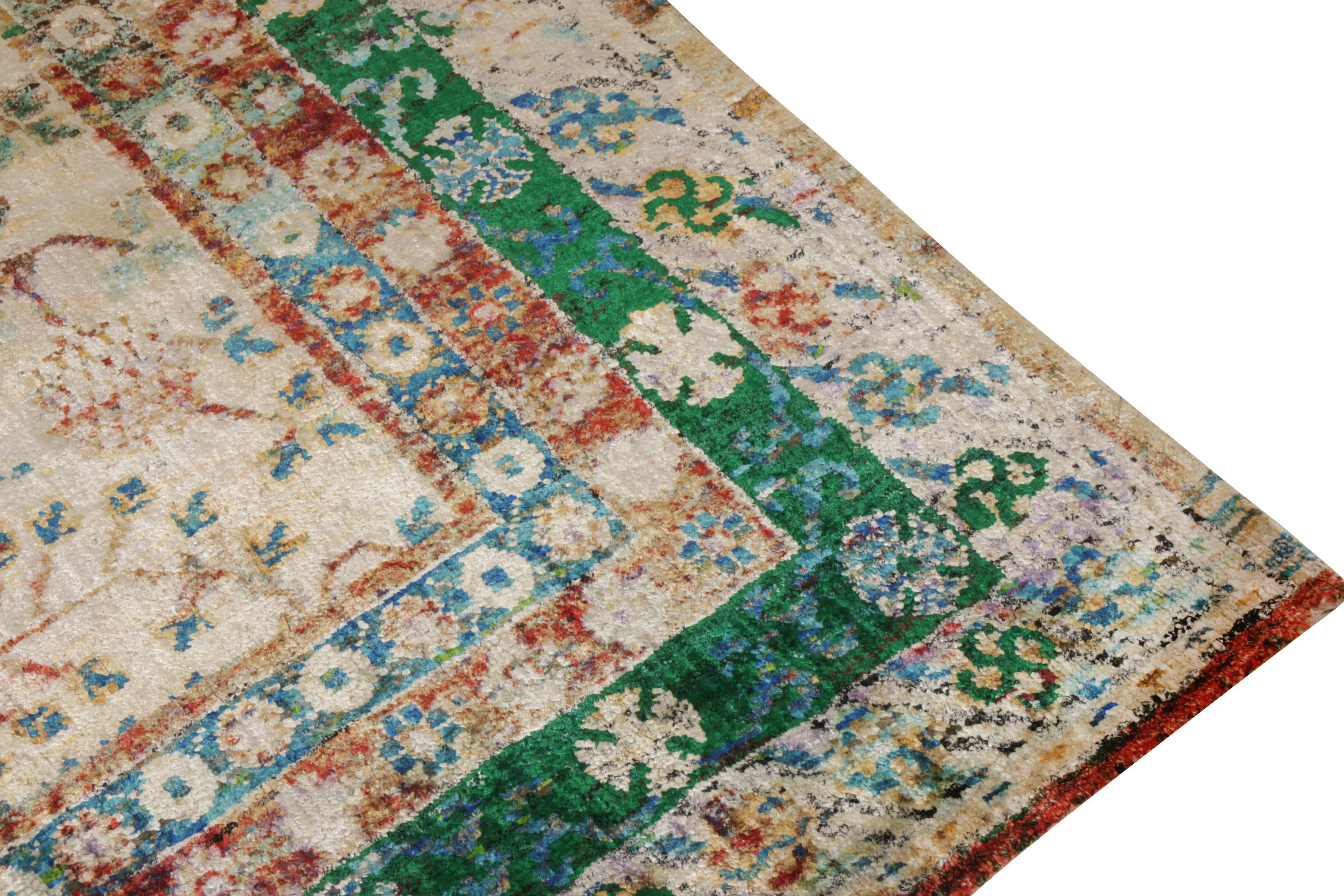 Annodato a mano Tappeto moderno in stile Khotan di Rug & Kilim in verde, beige e marrone con motivo a melograno in vendita