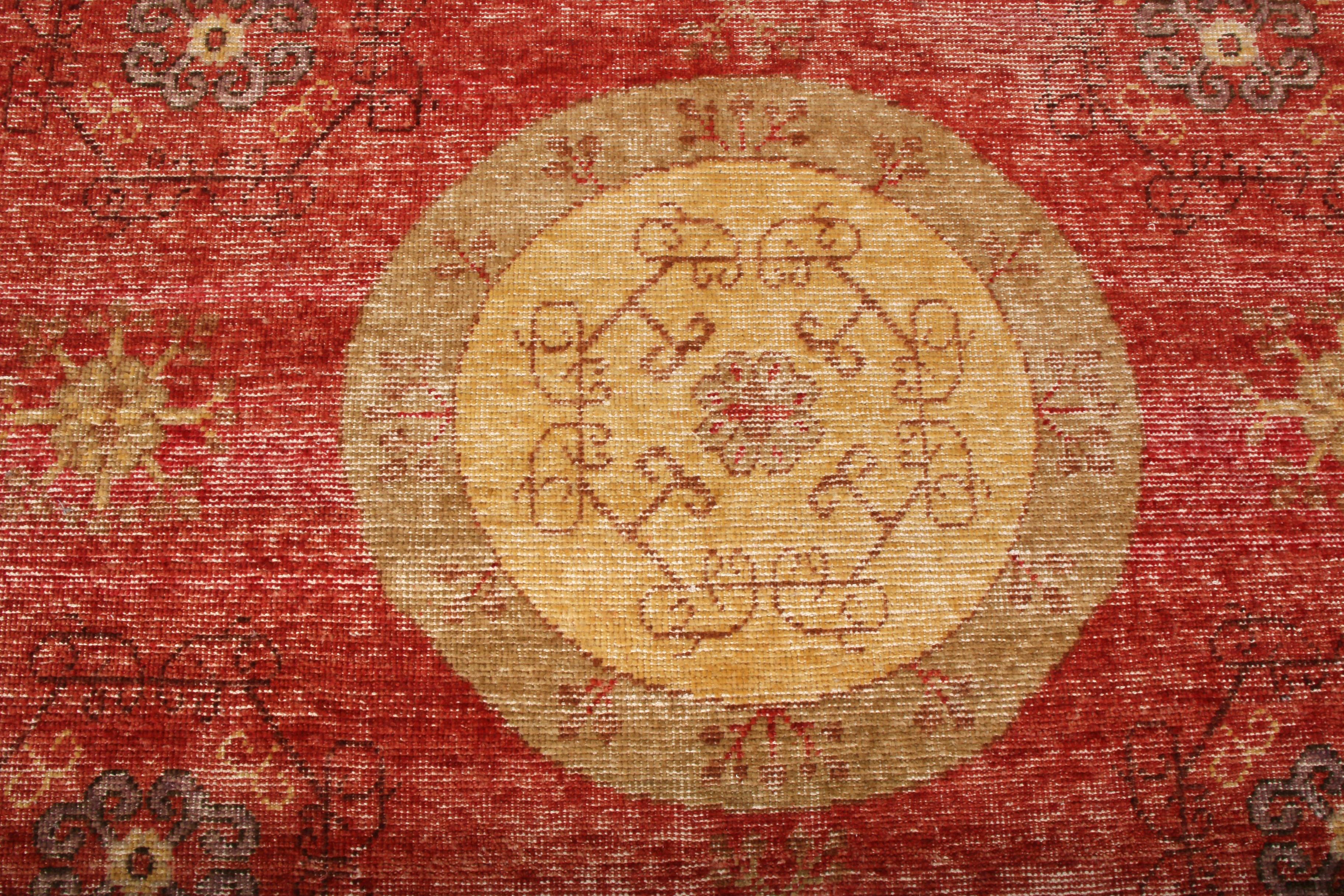 Indiano Rug & Kilim - Tappeto in stile Khotan con motivo a medaglioni rosso-beige in vendita