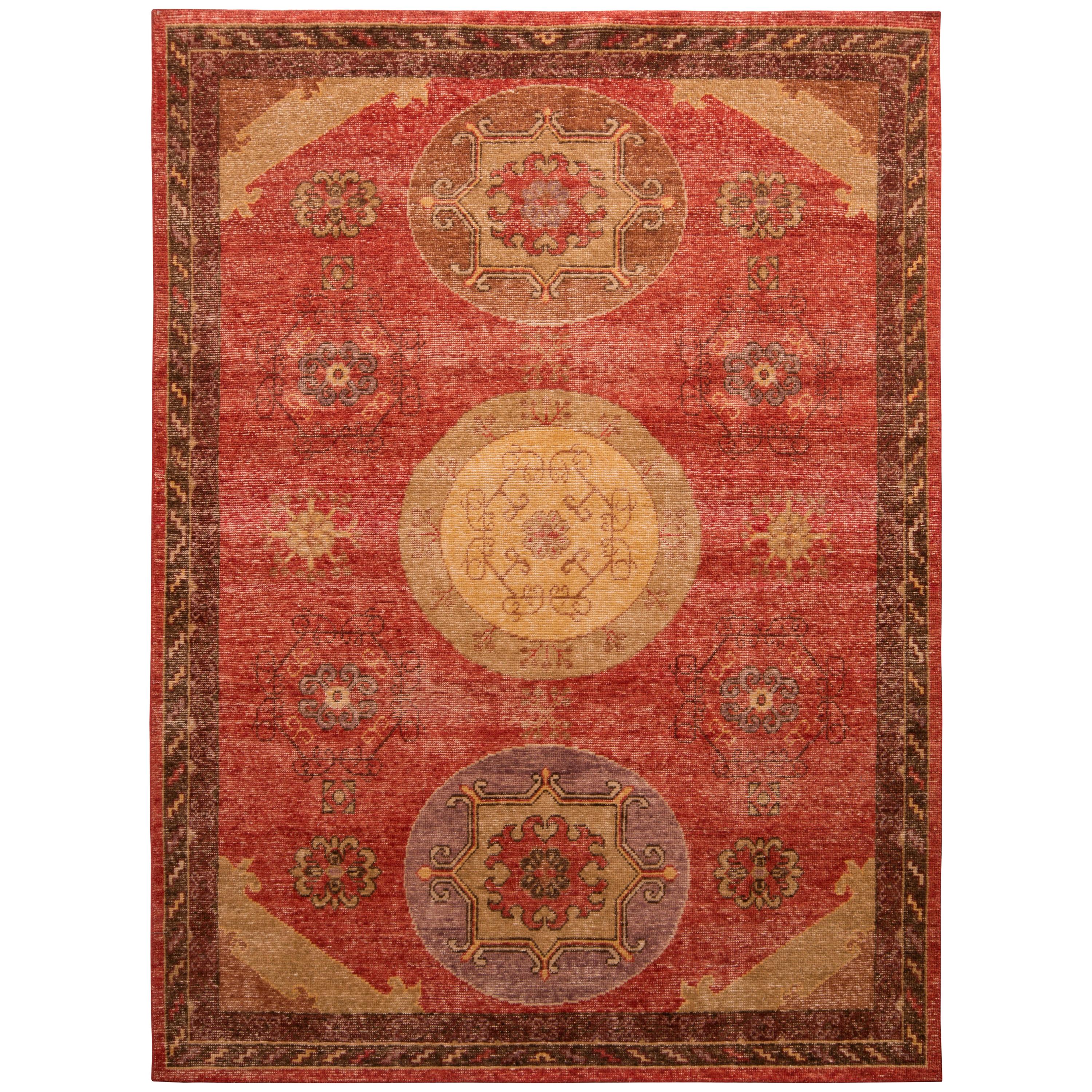 Teppich & Kelim-Teppich im Khotan-Stil in Rot und Beige mit Medaillonmuster