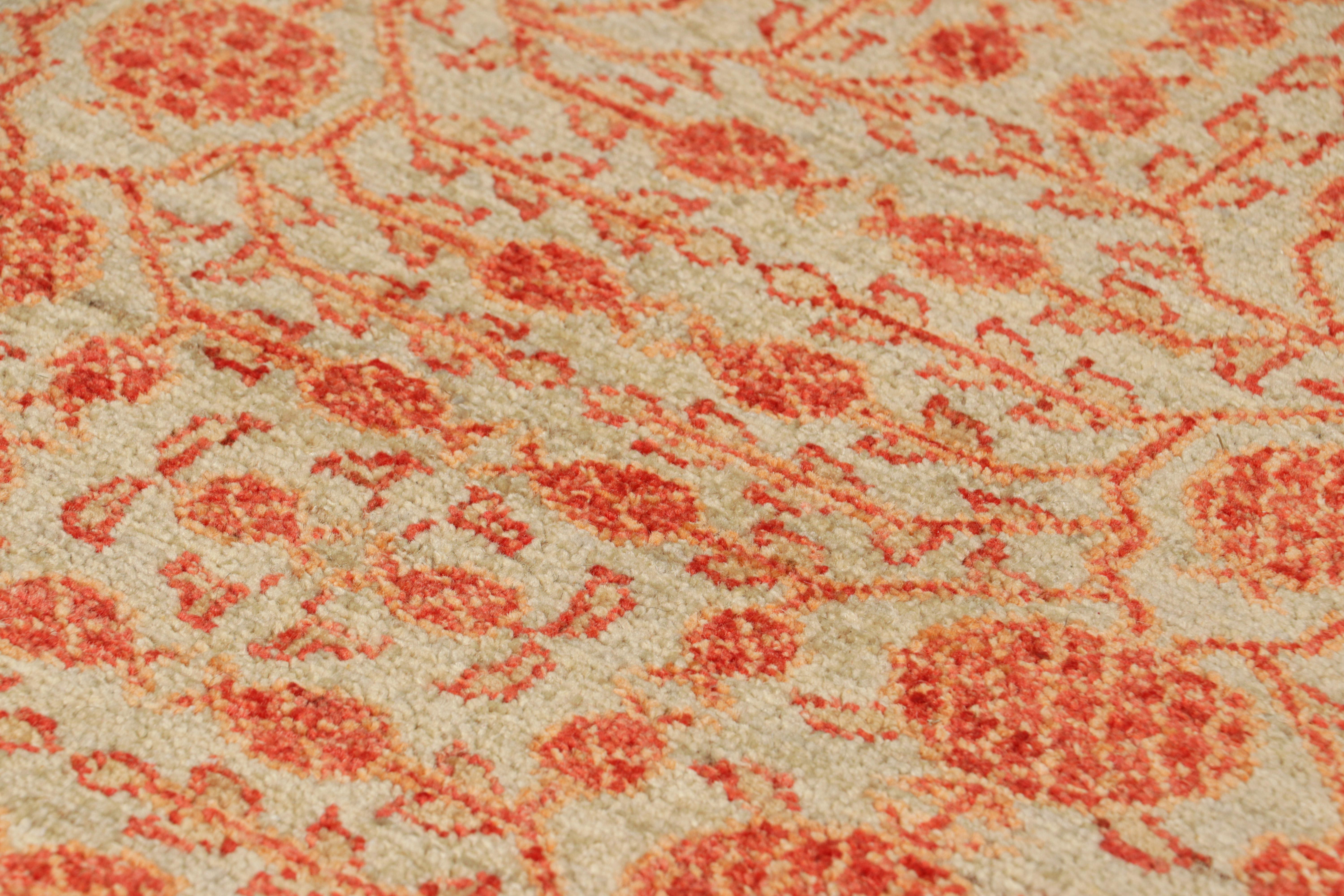 Noué à la main en laine, ce tapis de 2 x 3 est inspiré des anciens tapis Khotan Samarkand du Turkestan oriental, connus pour leurs motifs bouddhistes et autres motifs orientaux similaires.

Sur le Design : 

Une idée fondamentale que notre directeur