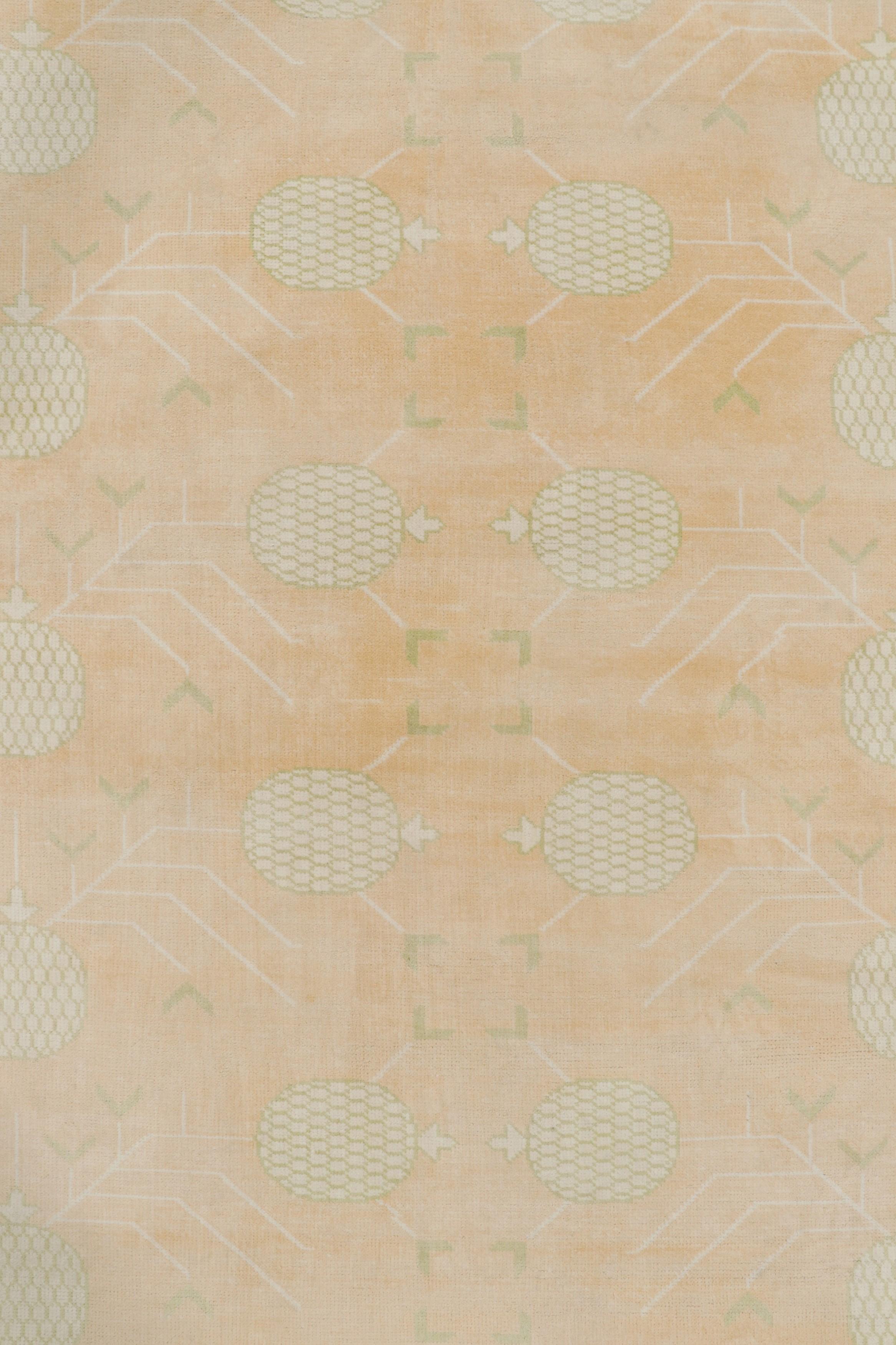 Rug & Kilim's Khotan Style Teppich in Blau und Rosa mit Granatapfel-Blumenmustern (21. Jahrhundert und zeitgenössisch) im Angebot