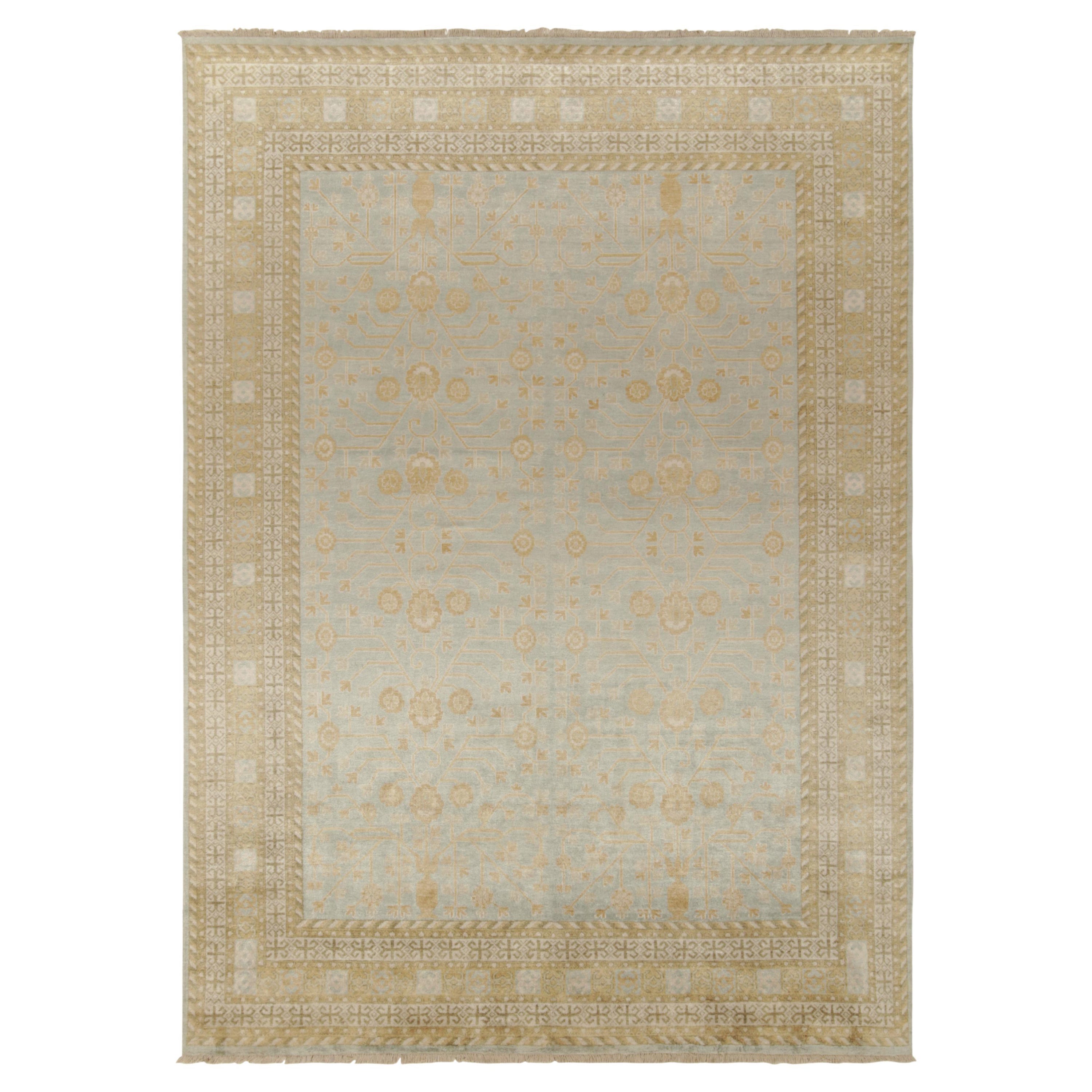 Rug & Kilim's Teppich im Khotan-Stil in Blau mit Beige und goldenen Granatapfelmustern