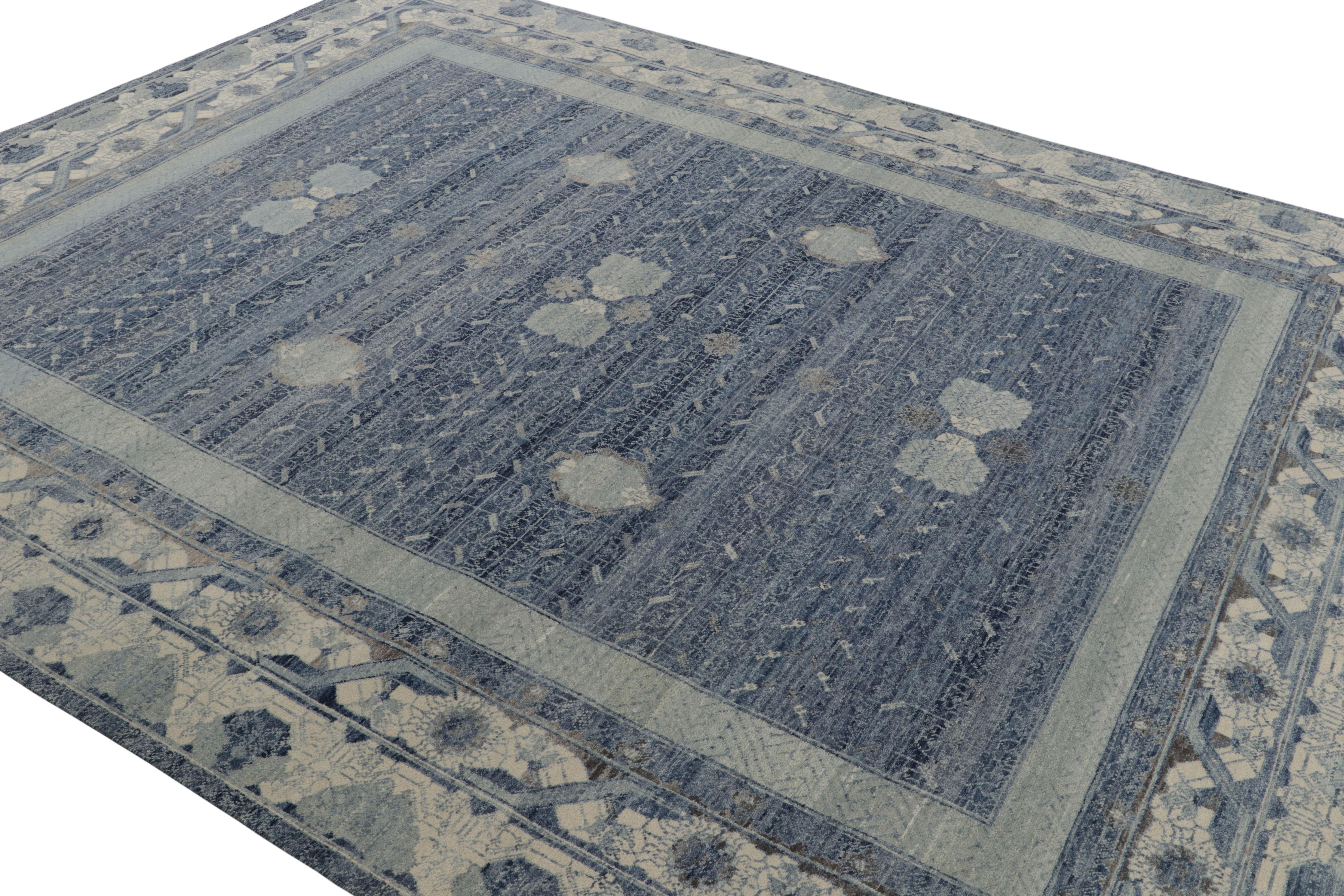 Noué à la main Rug & Kilim's Khotan Style Rug in Blue with Geometric Patterns (tapis de style Khotan en bleu avec des motifs géométriques) en vente
