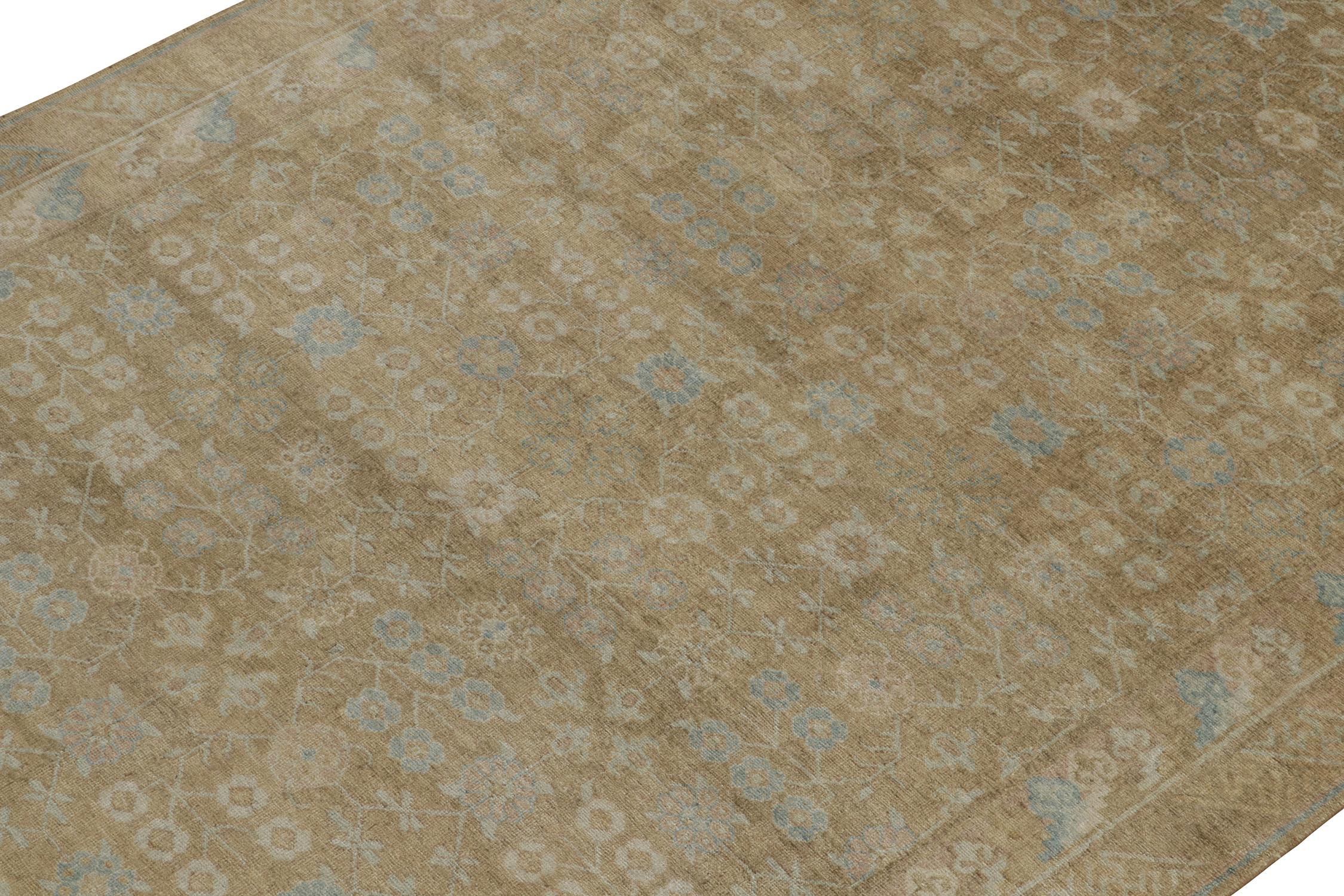 Teppich &amp; Kilims Khotan-Teppich im Stil von Gold, Beige-Brown und Blau mit Blumenmuster (Handgeknüpft) im Angebot