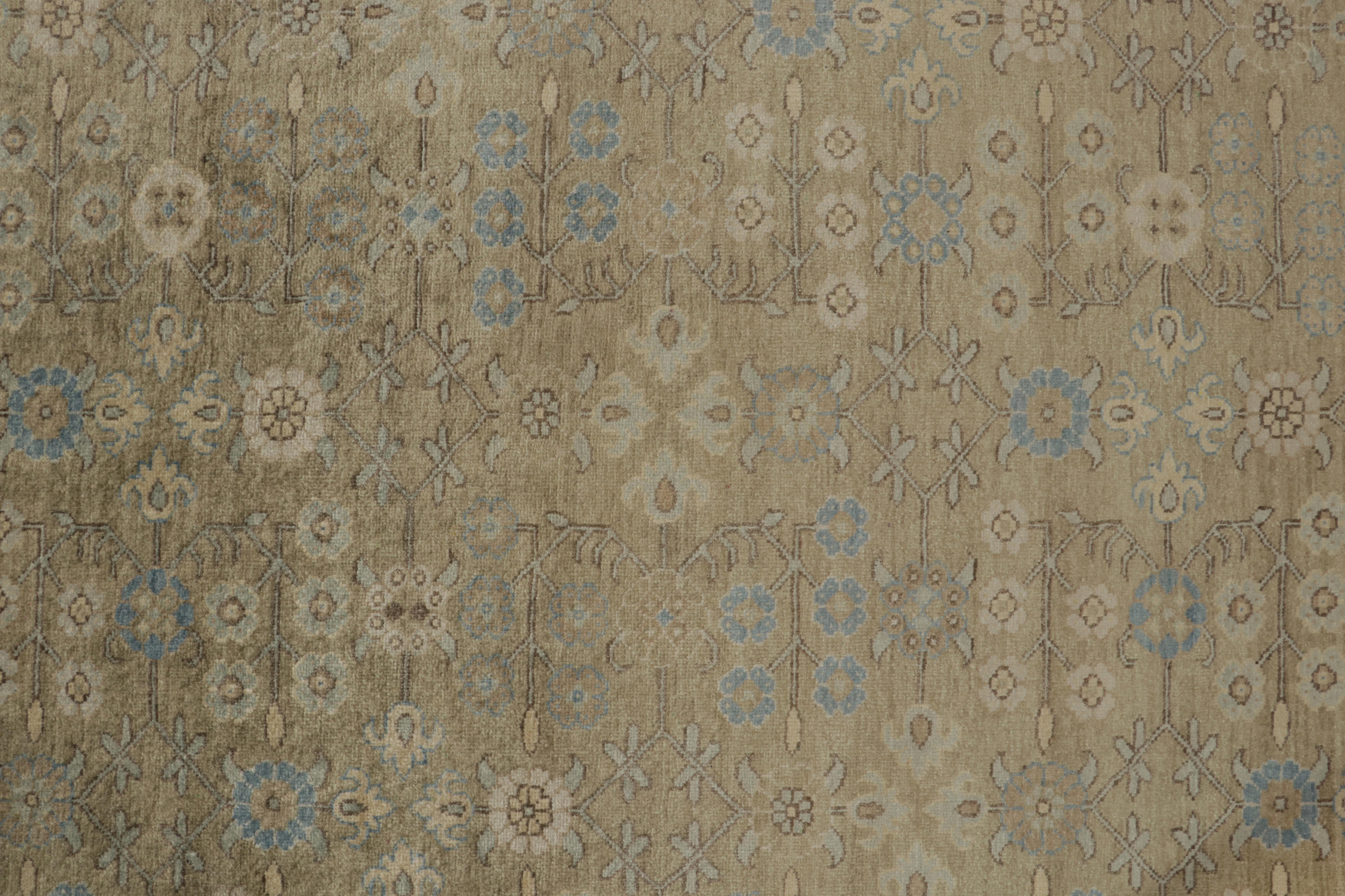 XXI secolo e contemporaneo Rug & Kilim: Tappeto in stile Khotan con motivi oro, beige-marrone e blu in vendita