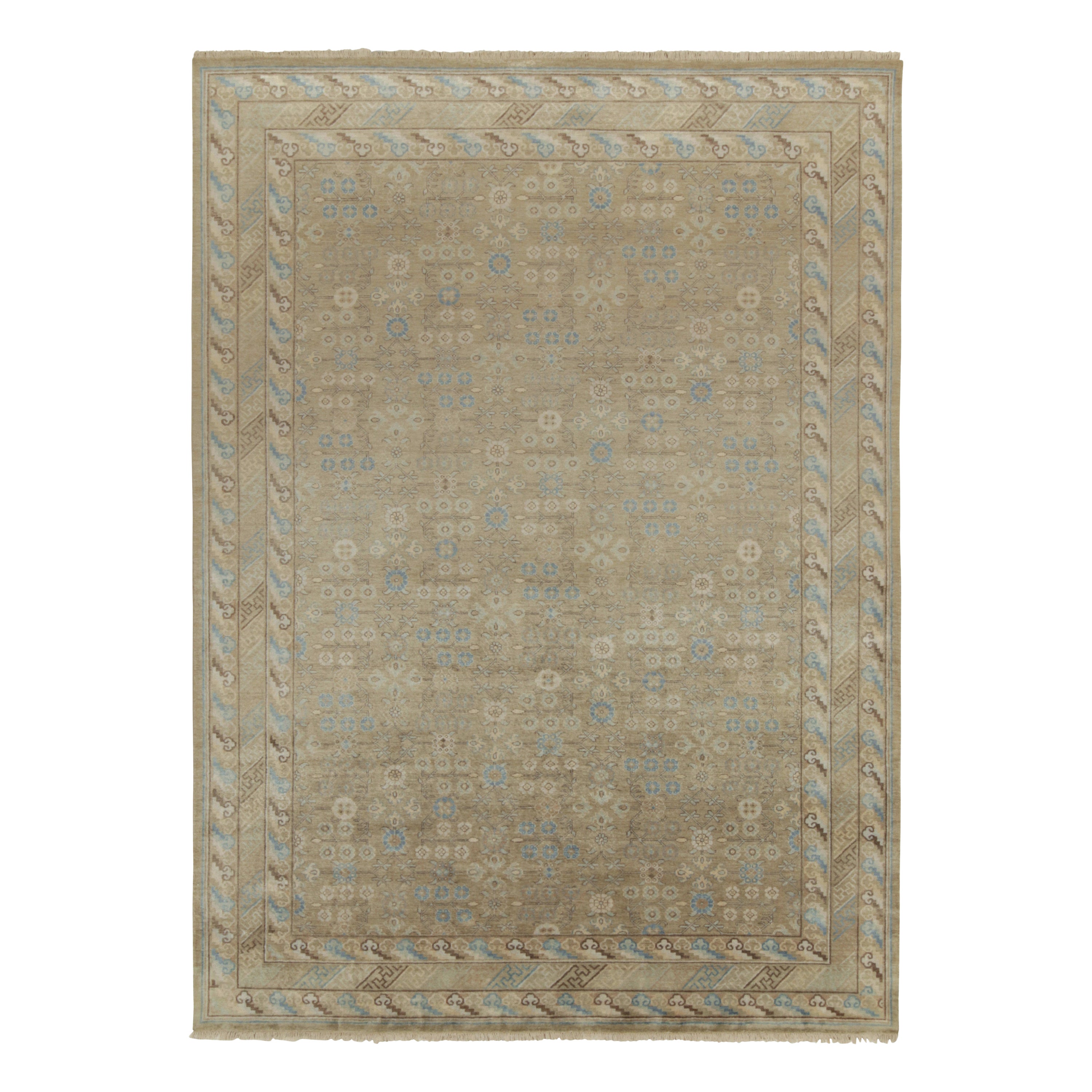 Rug & Kilim's Teppich im Khotan-Stil mit Gold-, Beige-Braun- und Blau-Mustern