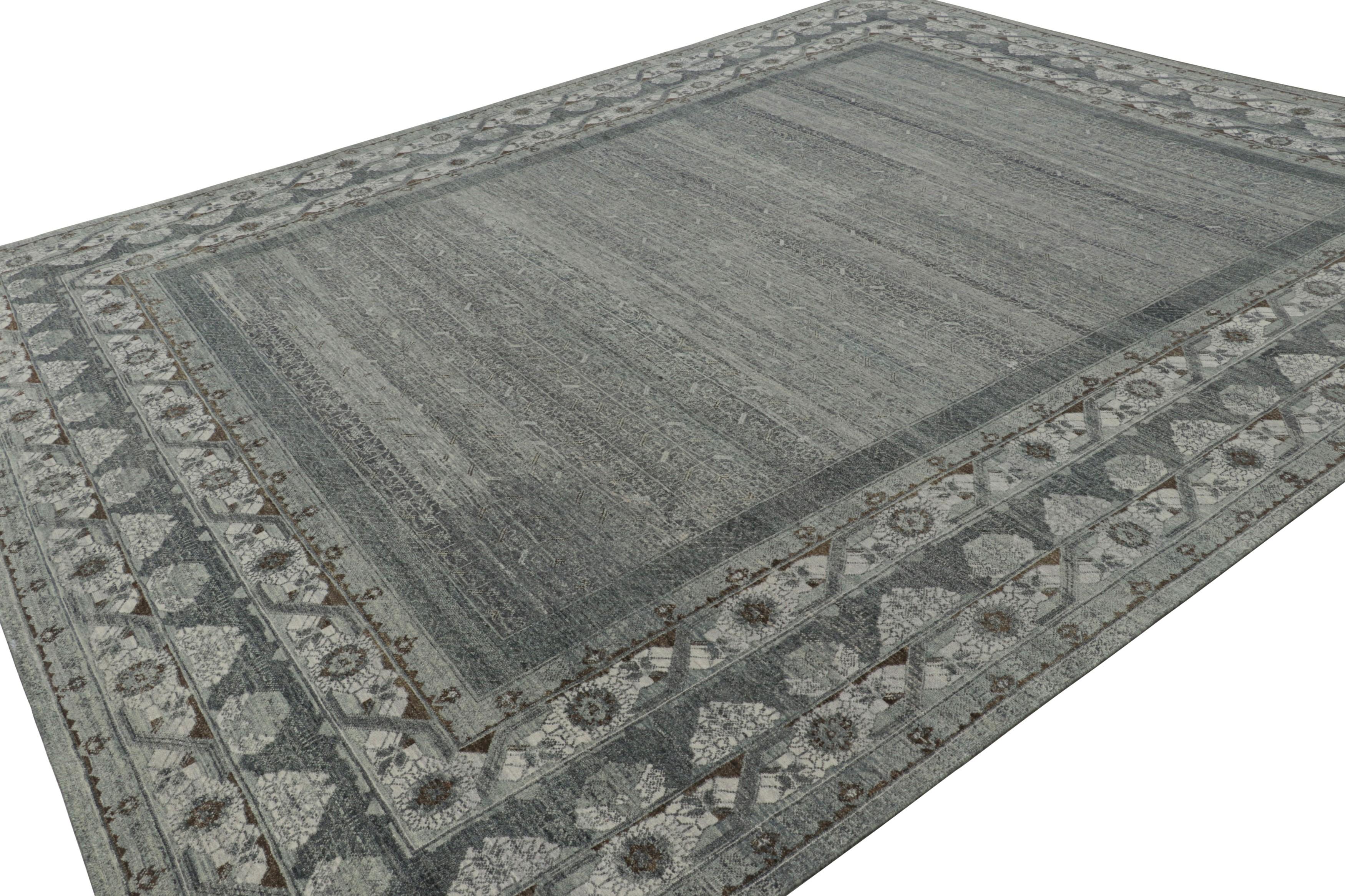 Rug & Kilim - Tappeto in stile Khotan grigio e marrone con bordi floreali In condizioni Nuovo in vendita a Long Island City, NY
