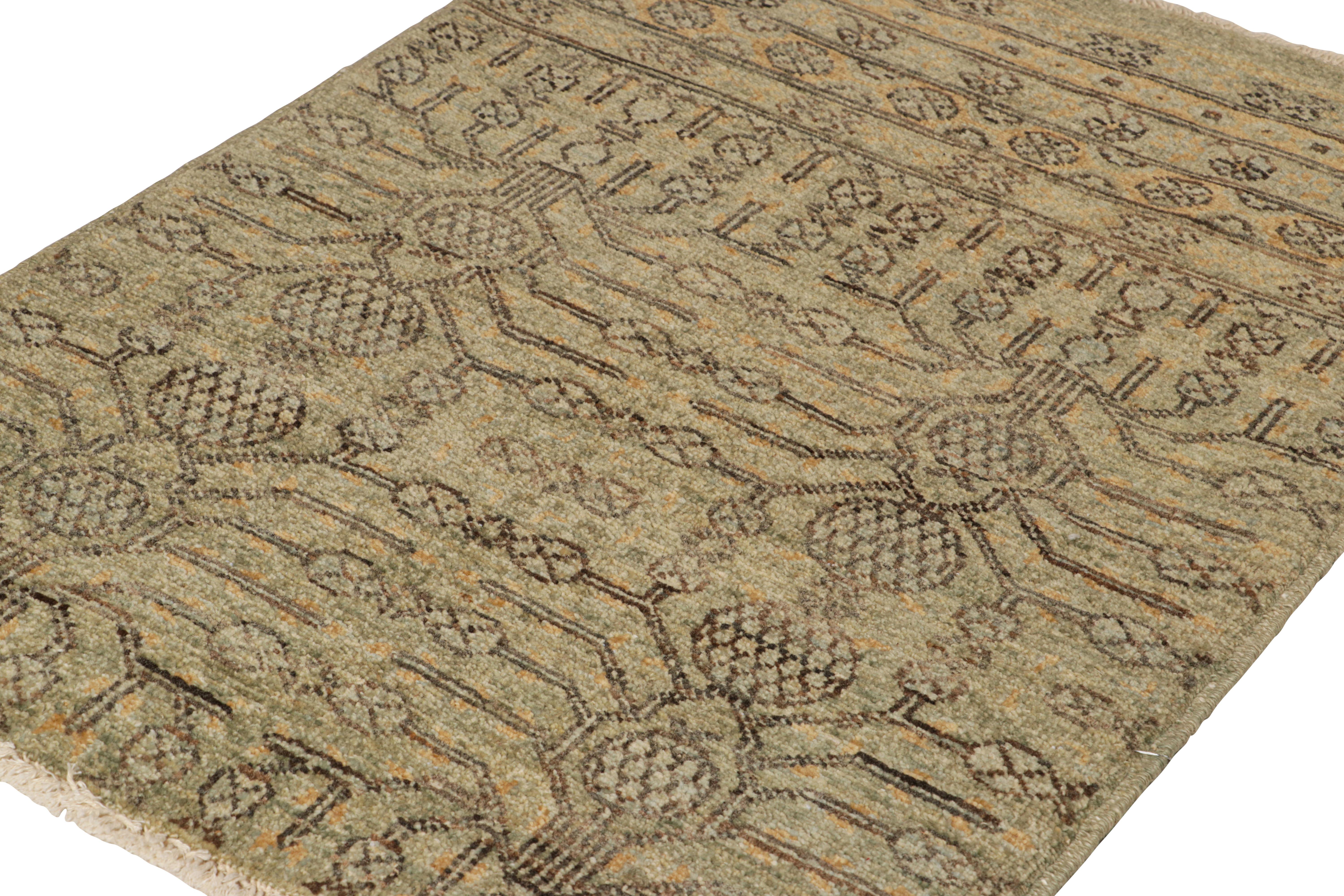Indien Rug & Kilim's Khotan Style Rug in Green and Gold with Pomegranate Patterns (tapis de style Khotan en vert et or avec des motifs de grenades) en vente