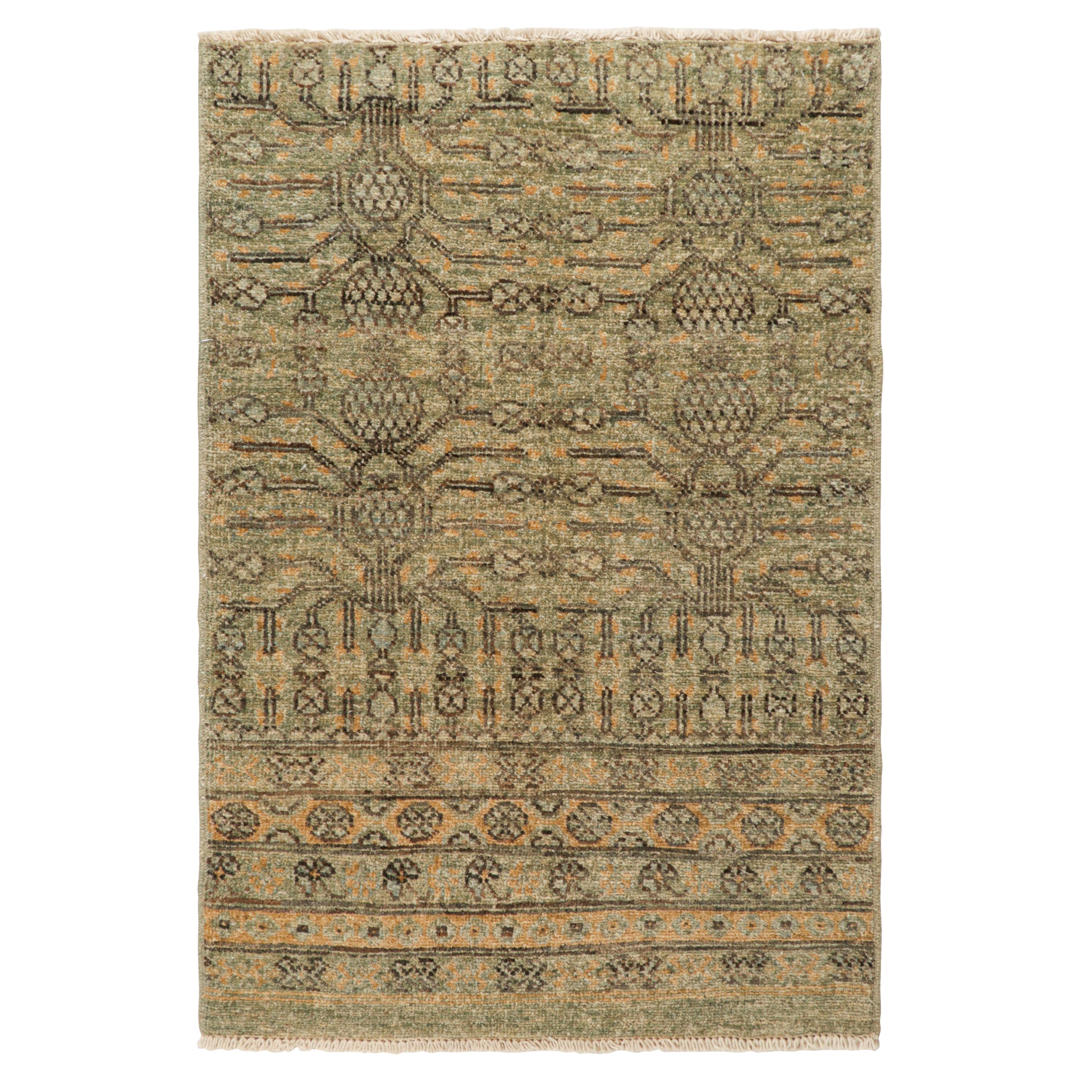 Rug
Kilim
s Khotan Style Rug in Green and Gold with Pomegranate Patterns (tapis de style Khotan en vert et or avec des motifs de grenades)