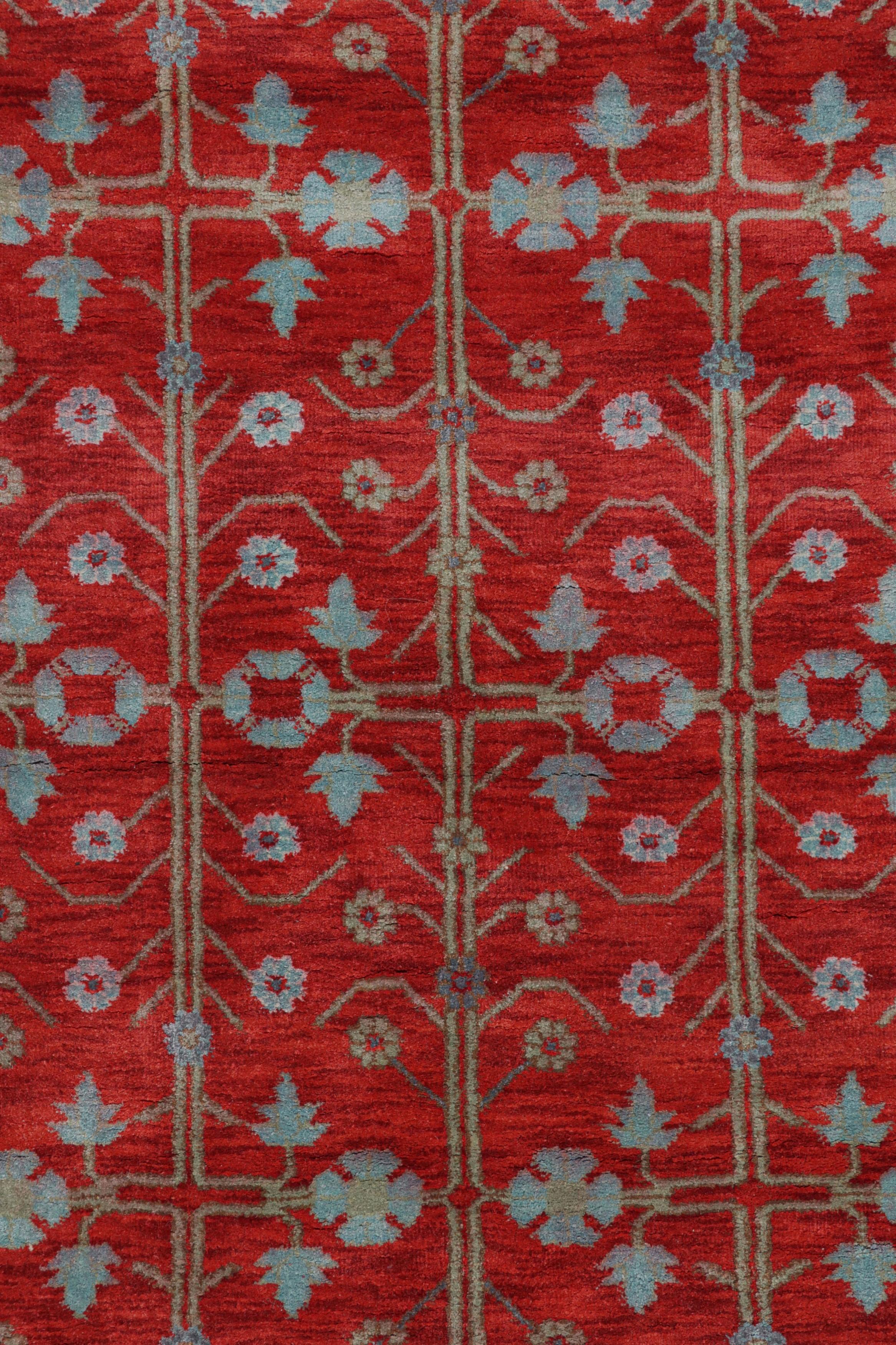 Rug & Kilim's Khotan Style Teppich in Rot und Blau mit geometrischen Mustern (21. Jahrhundert und zeitgenössisch) im Angebot